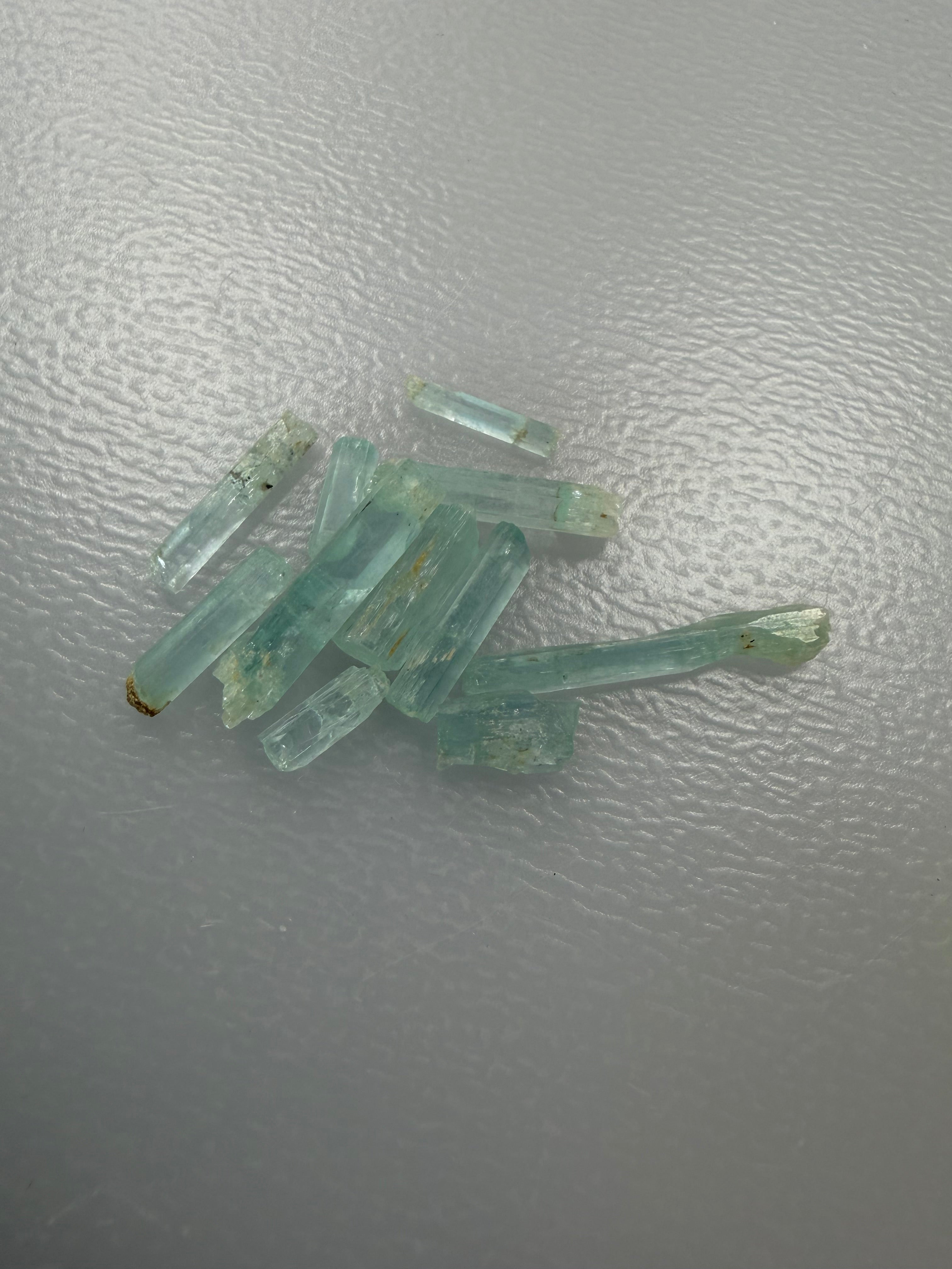 Vanadium Beryl Crystals; Natural Untreated Green Bery; 20.000ct packs
