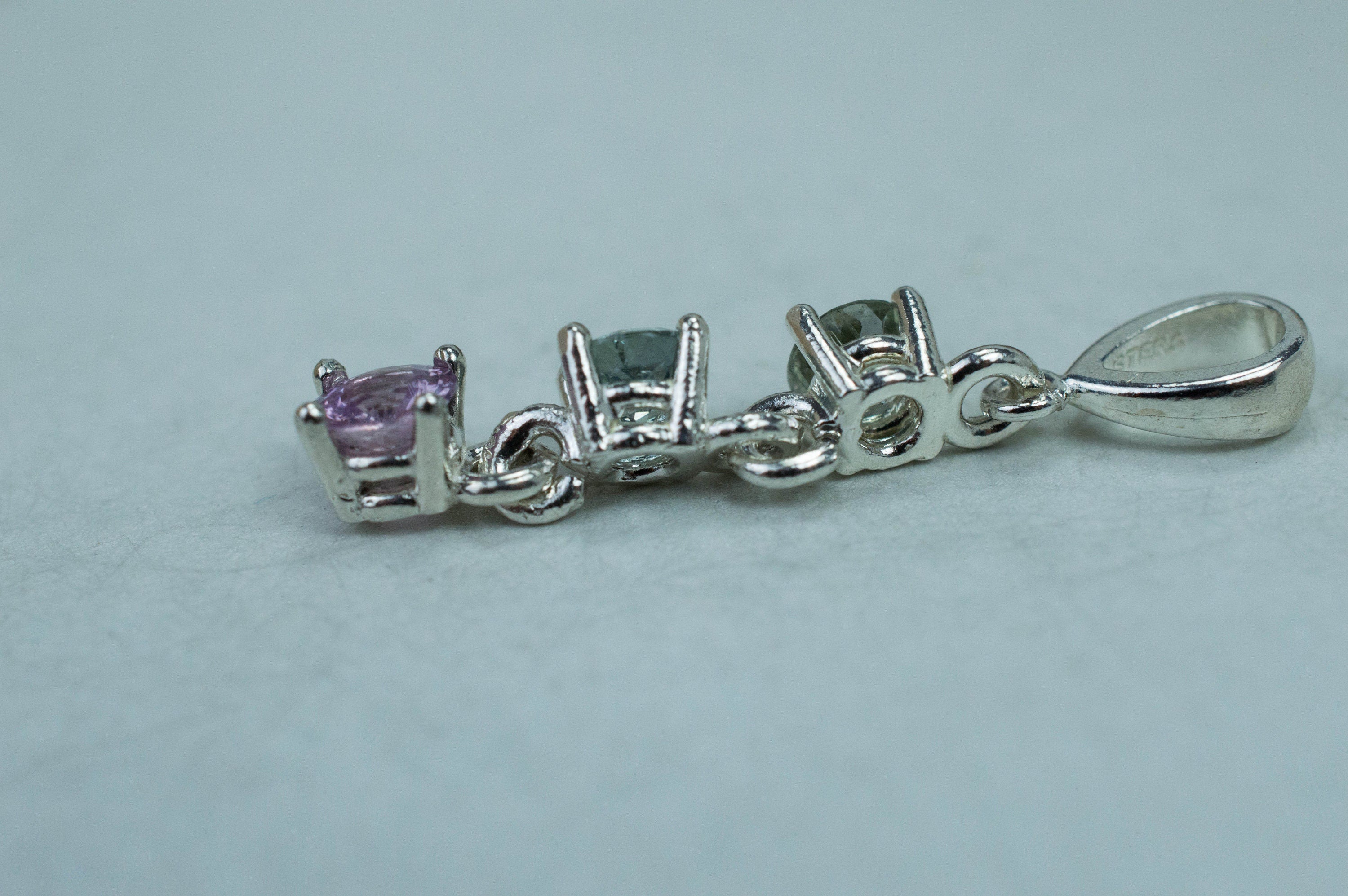 Montana Sapphire Pendant; Natural Untreated USA Sapphires; 1.220cts - Mark Oliver Gems