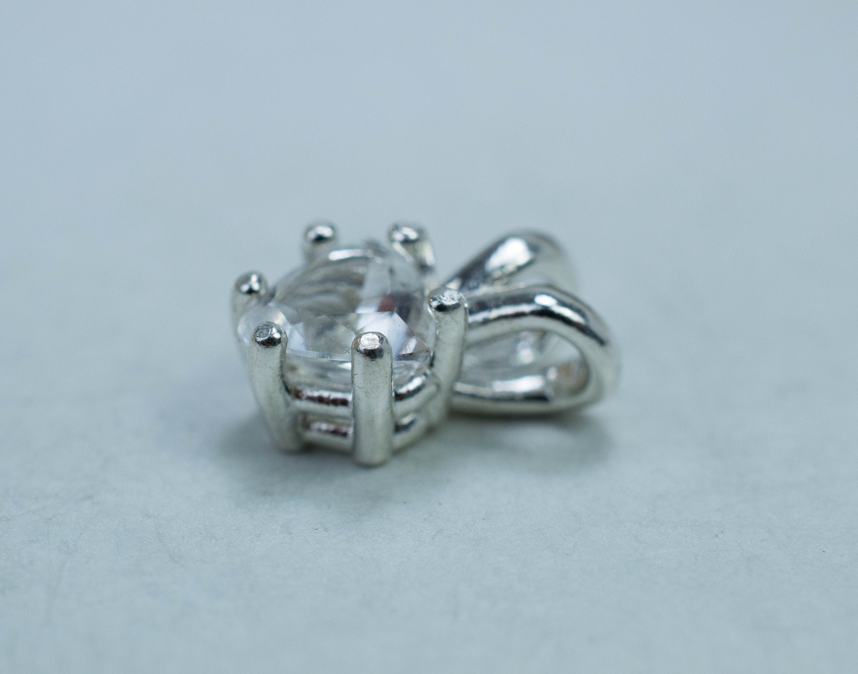 Goshenite Pendant; Genuine Untreated Mozambique Platinum Beryl; 0.670cts - Mark Oliver Gems