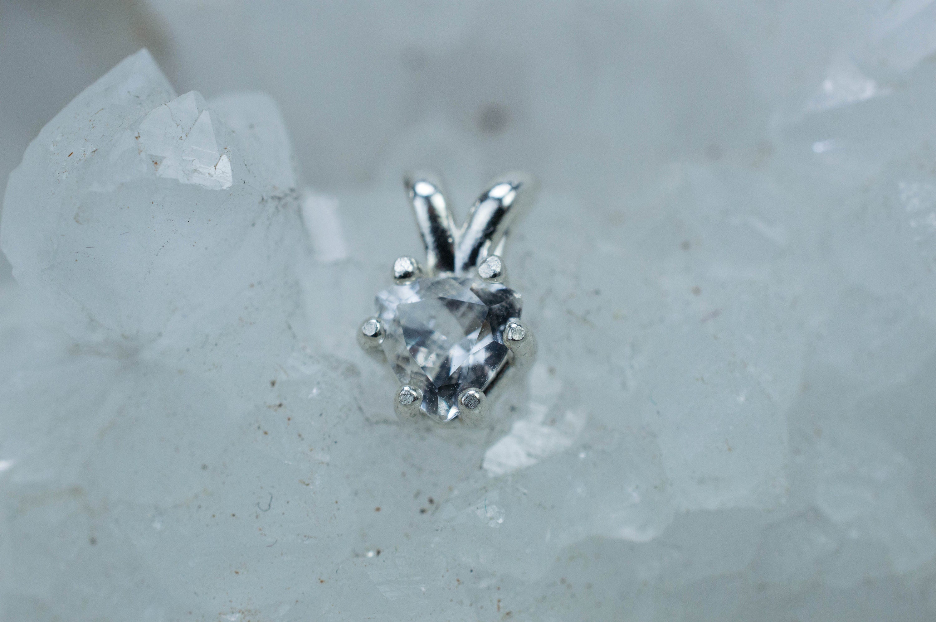 Goshenite Pendant; Genuine Untreated Mozambique Platinum Beryl; 0.670cts - Mark Oliver Gems