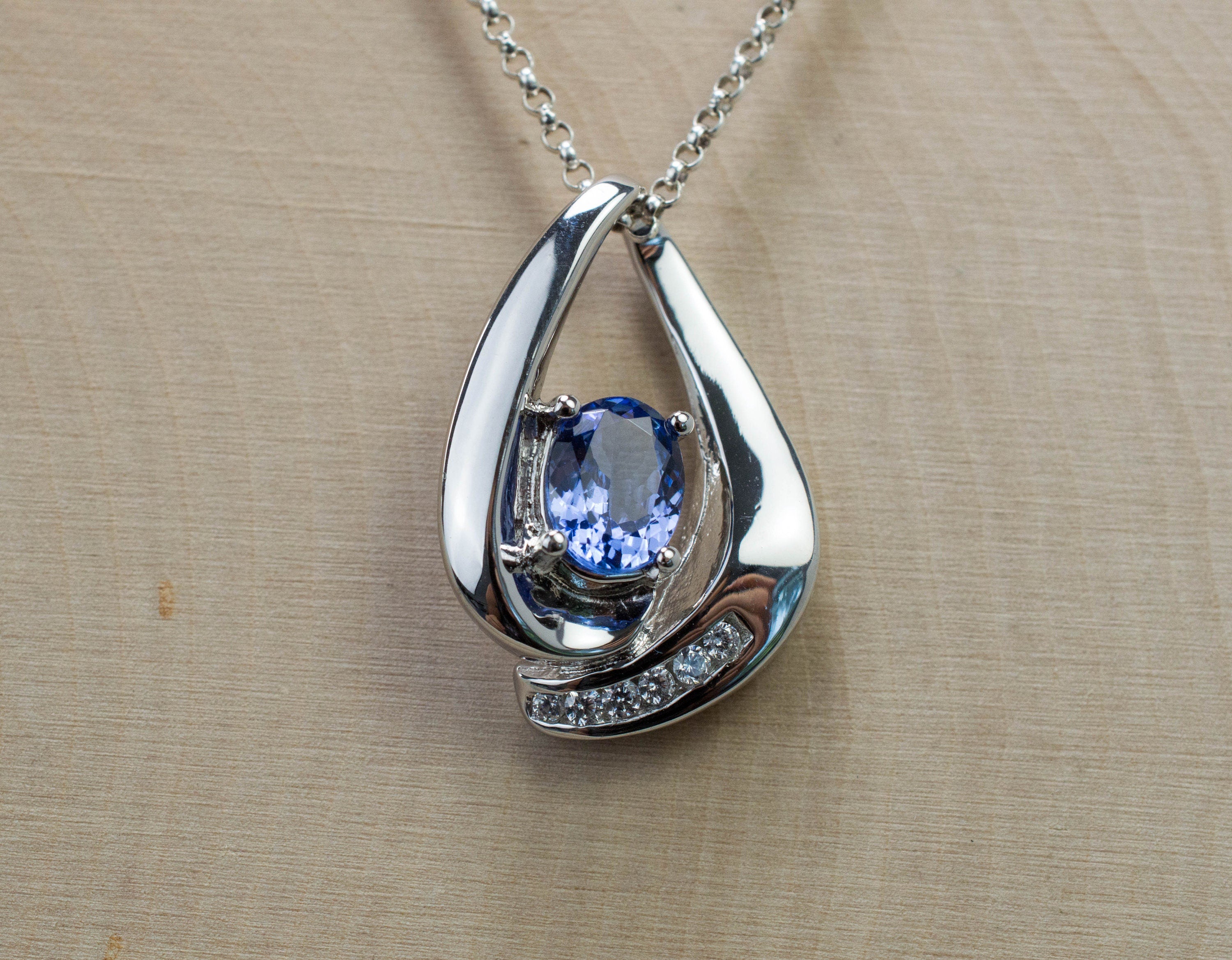 Tanzanite Pendant; Natural Tanzanian Tanzanite; 1.365cts - Mark Oliver Gems