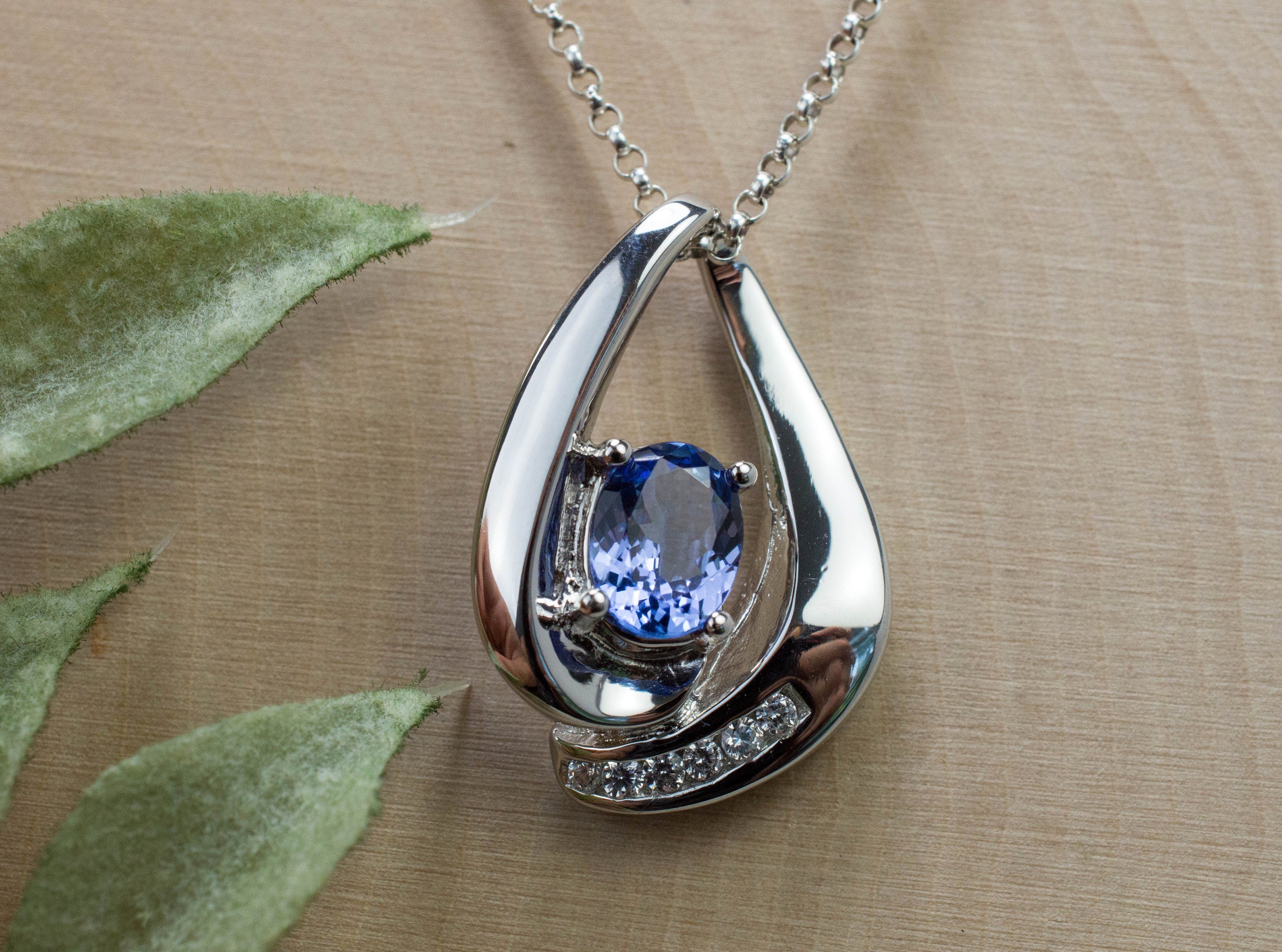 Tanzanite Pendant; Natural Tanzanian Tanzanite; 1.365cts - Mark Oliver Gems