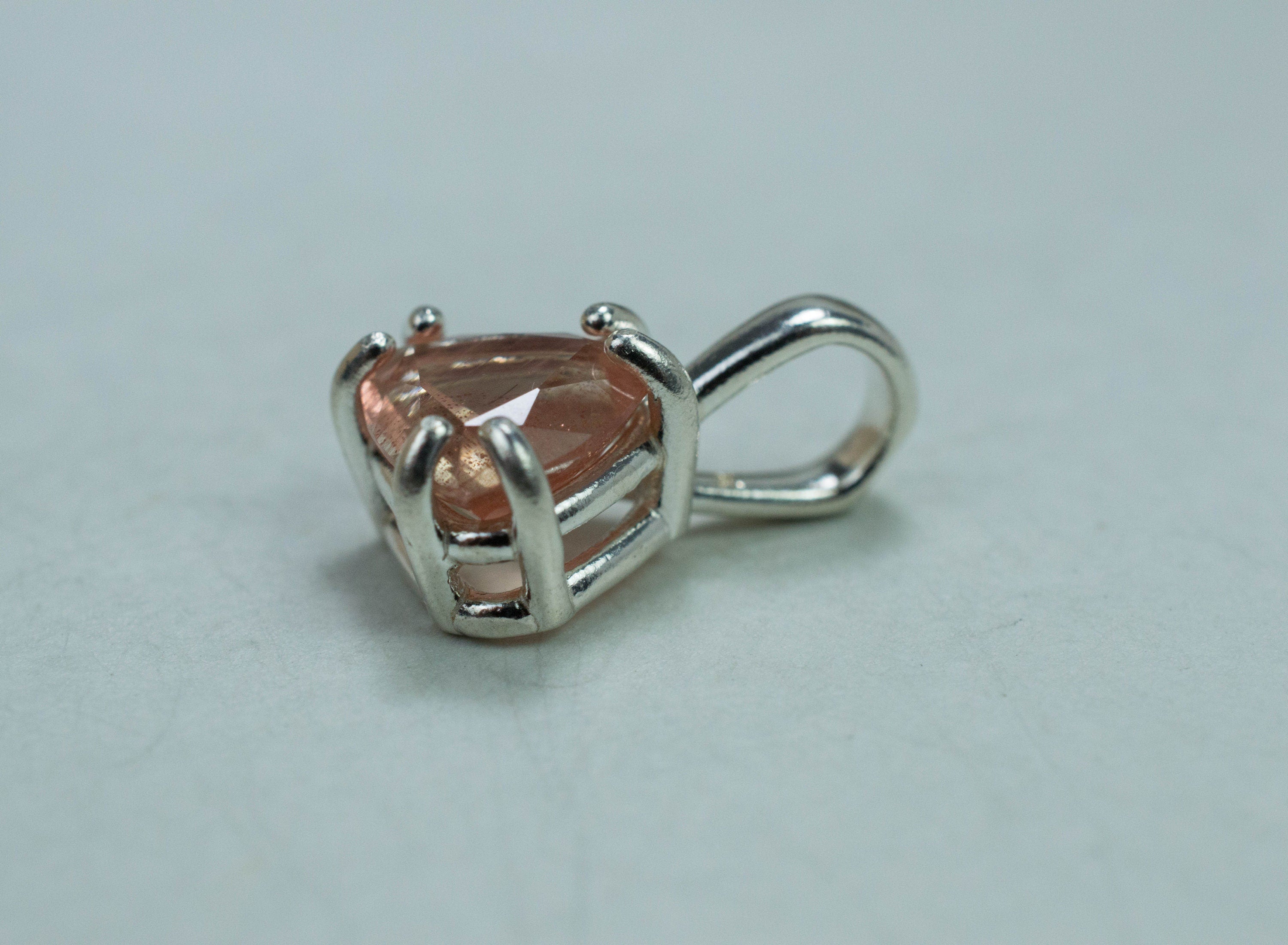 Oregon Sunstone Pendant, Natural Untreated USA Sunstone; 1.605cts - Mark Oliver Gems