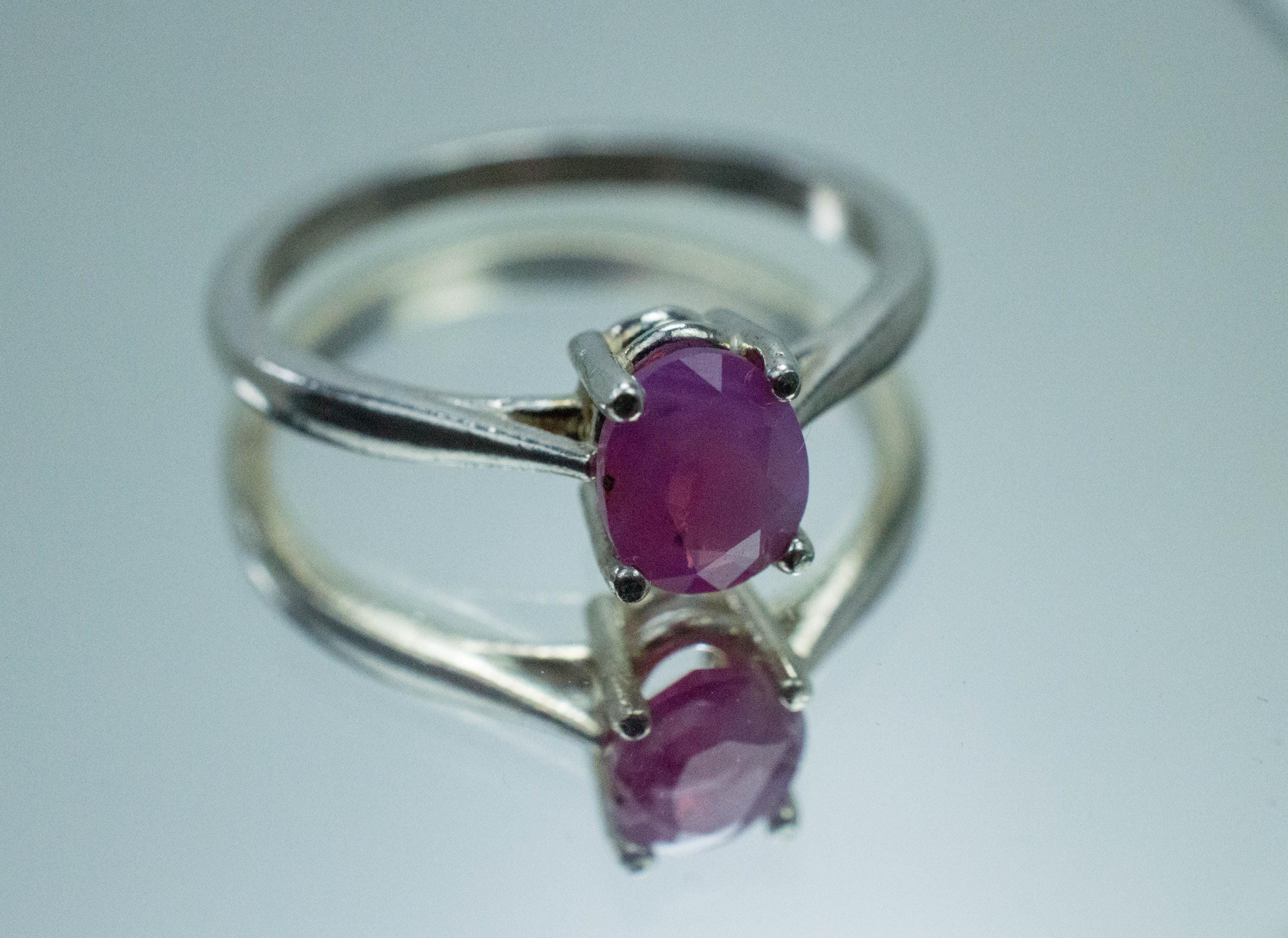 Pink Sapphire Ring, Natural Untreated Vietnam Sapphire; 1.020cts - Mark Oliver Gems