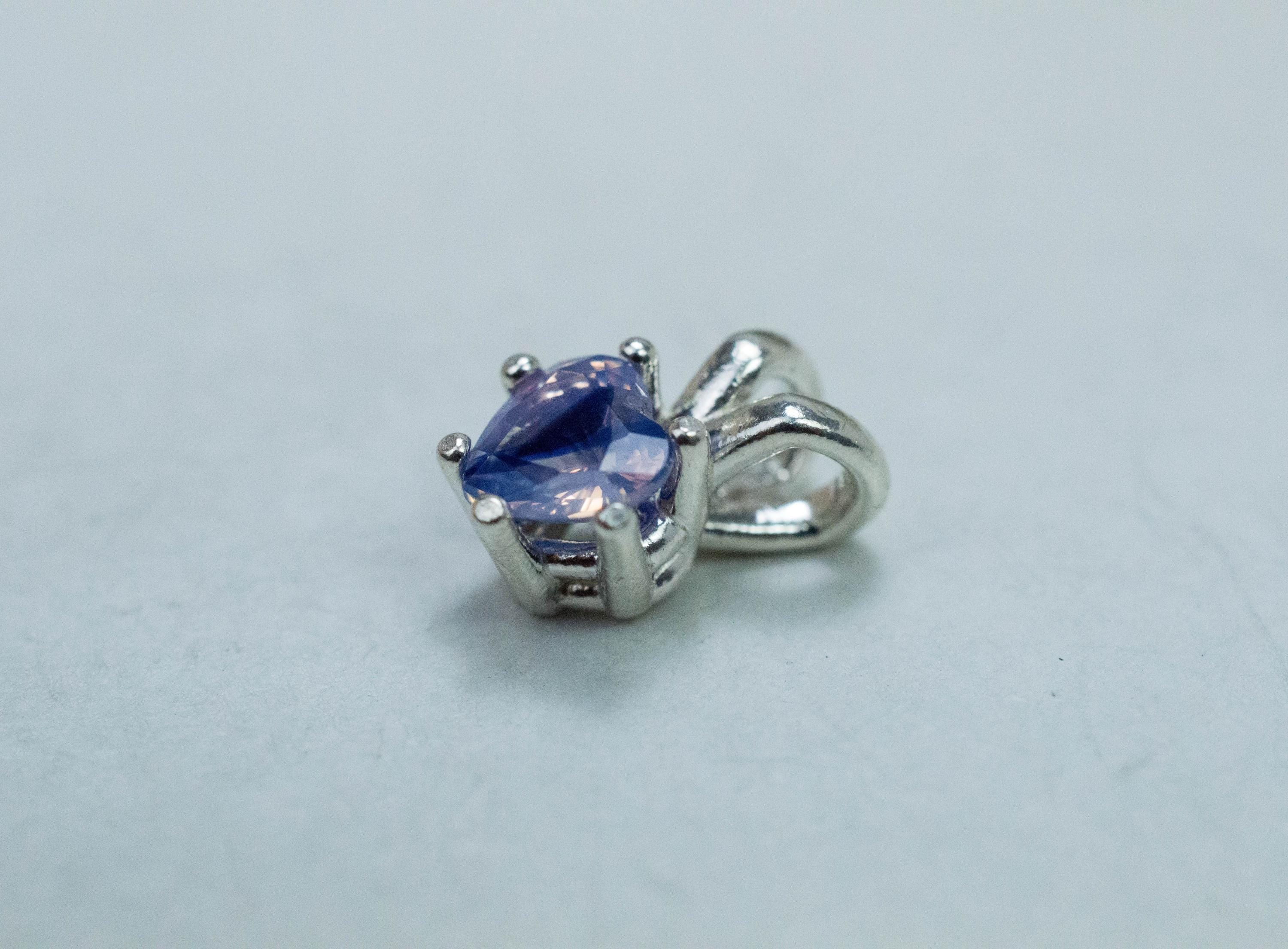 Sapphire Pendant; Natural Untreated Vietnam Sapphire; 0.700cts - Mark Oliver Gems