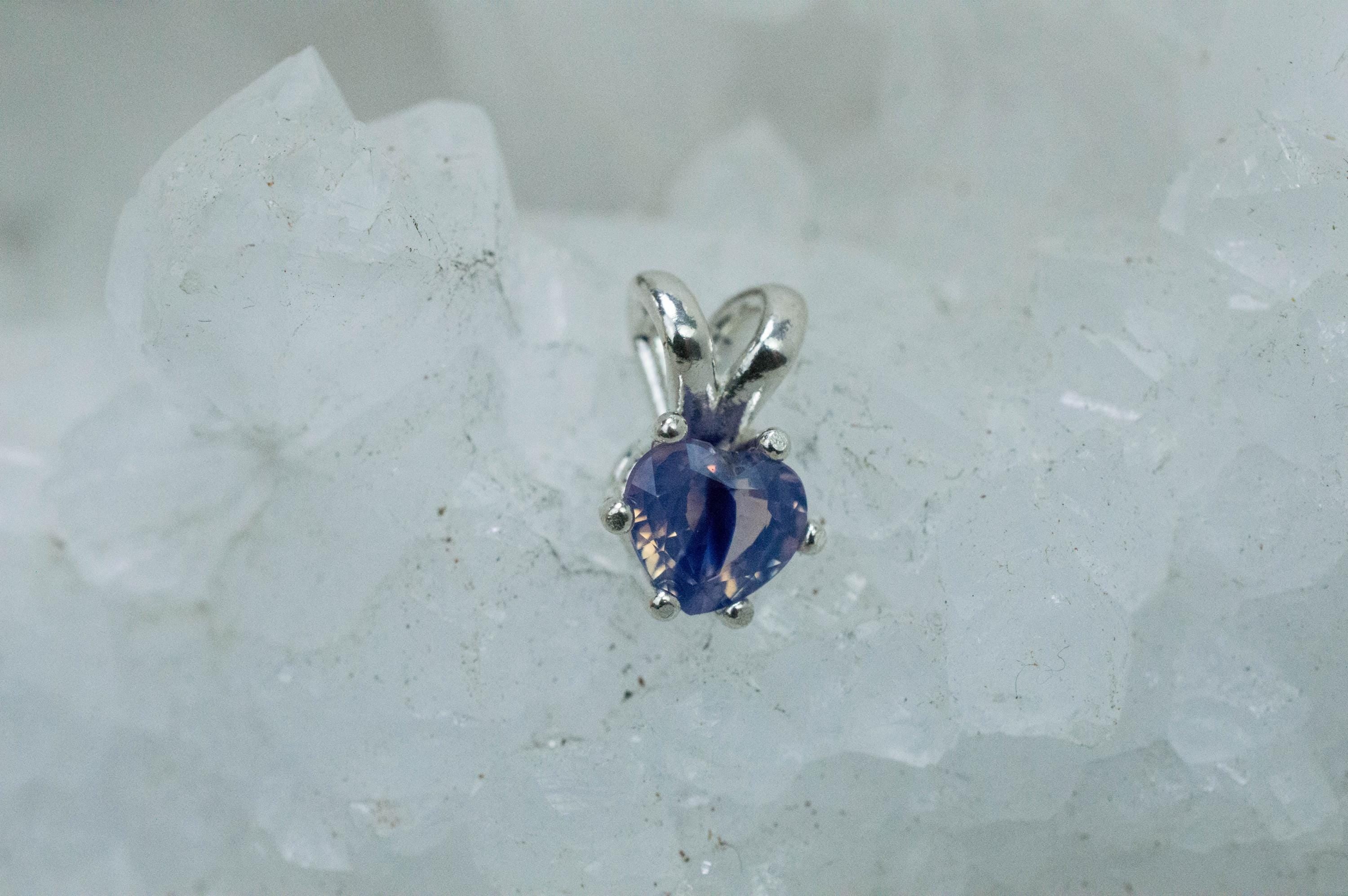 Sapphire Pendant; Natural Untreated Vietnam Sapphire; 0.700cts - Mark Oliver Gems