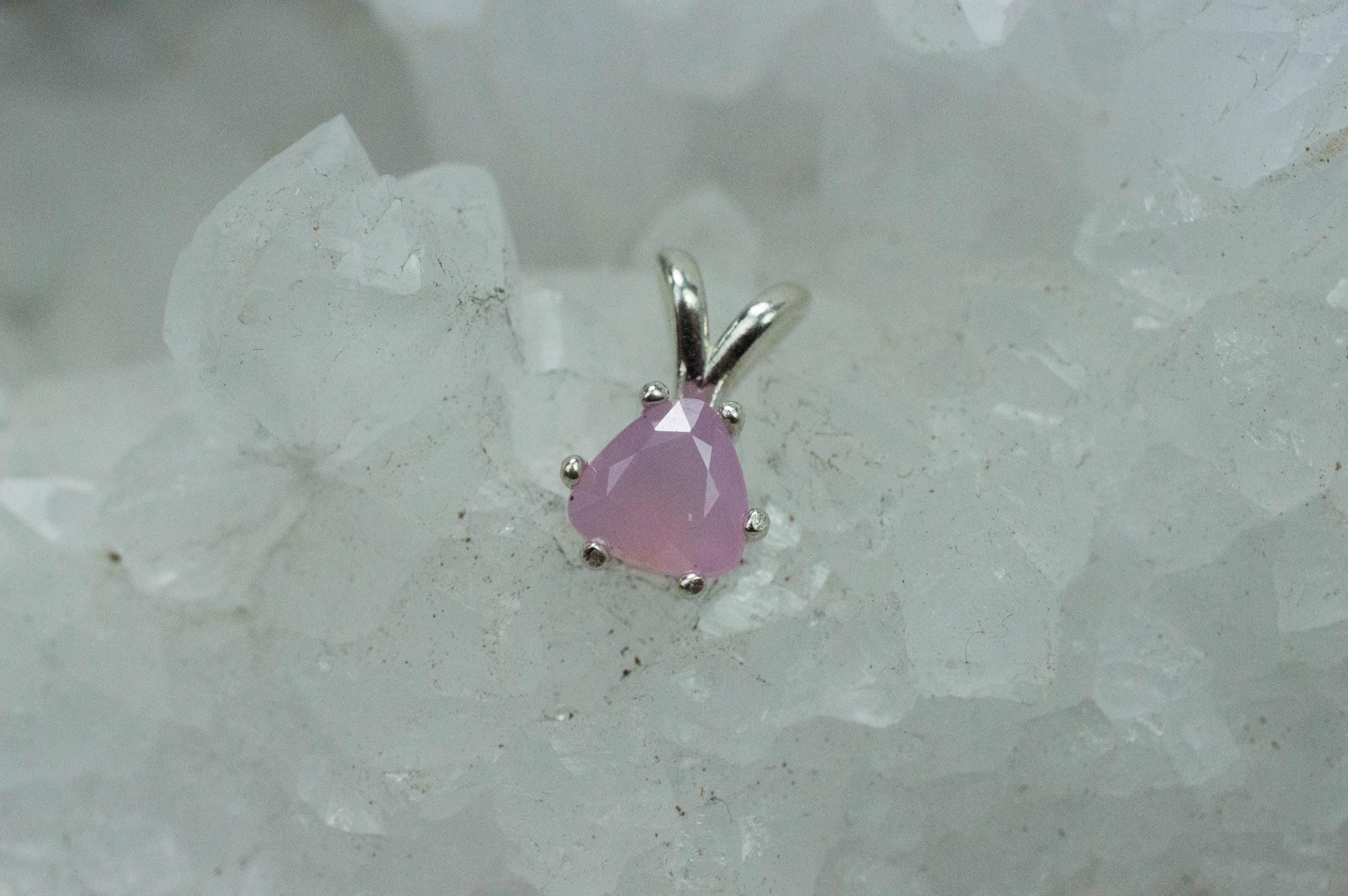 Pink Sapphire Pendant; Natural Untreated Vietnam Sapphire; 1.045cts - Mark Oliver Gems
