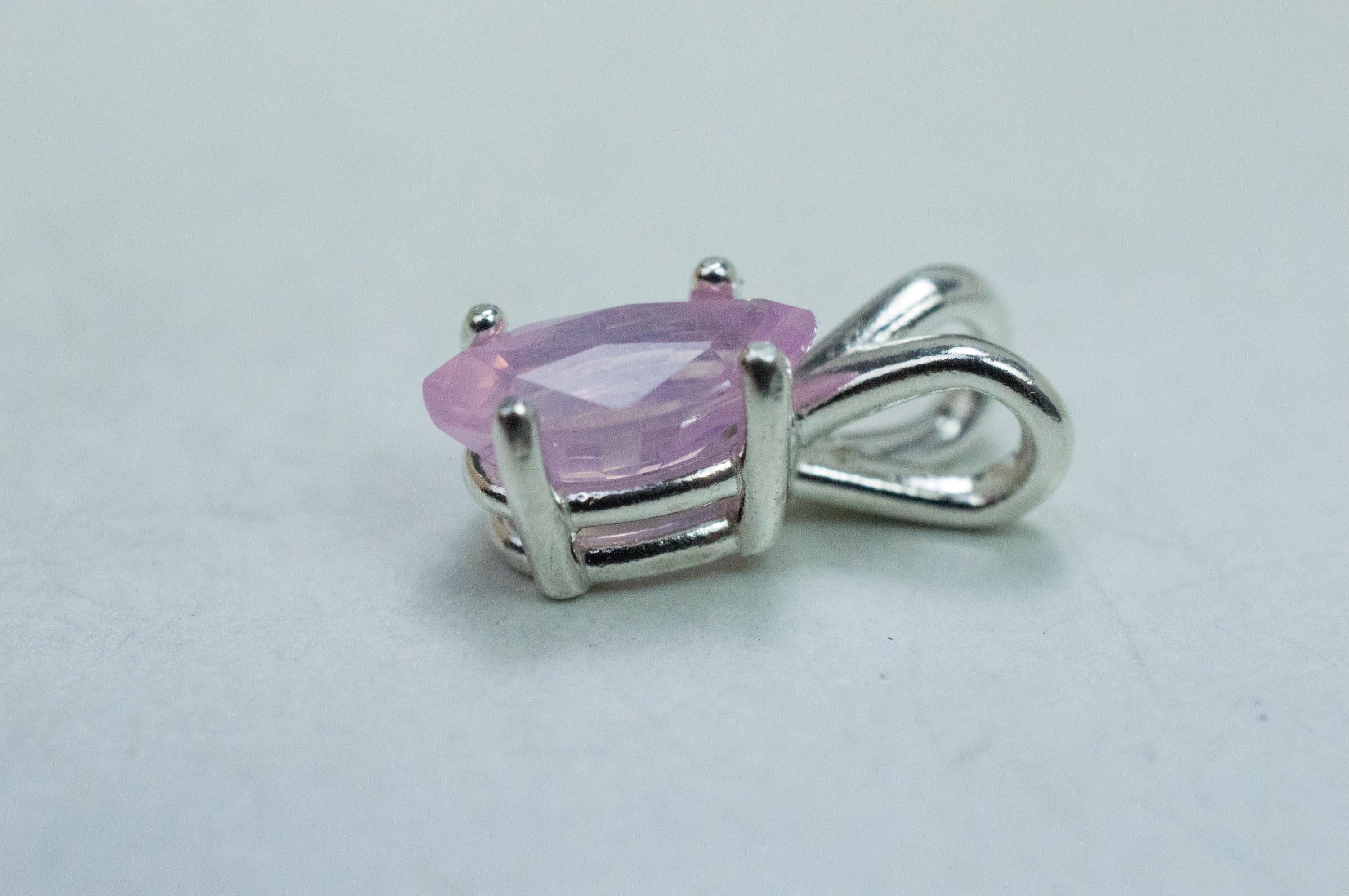 Pink Sapphire Pendant; Natural Untreated Vietnam Sapphire; 1.500cts - Mark Oliver Gems