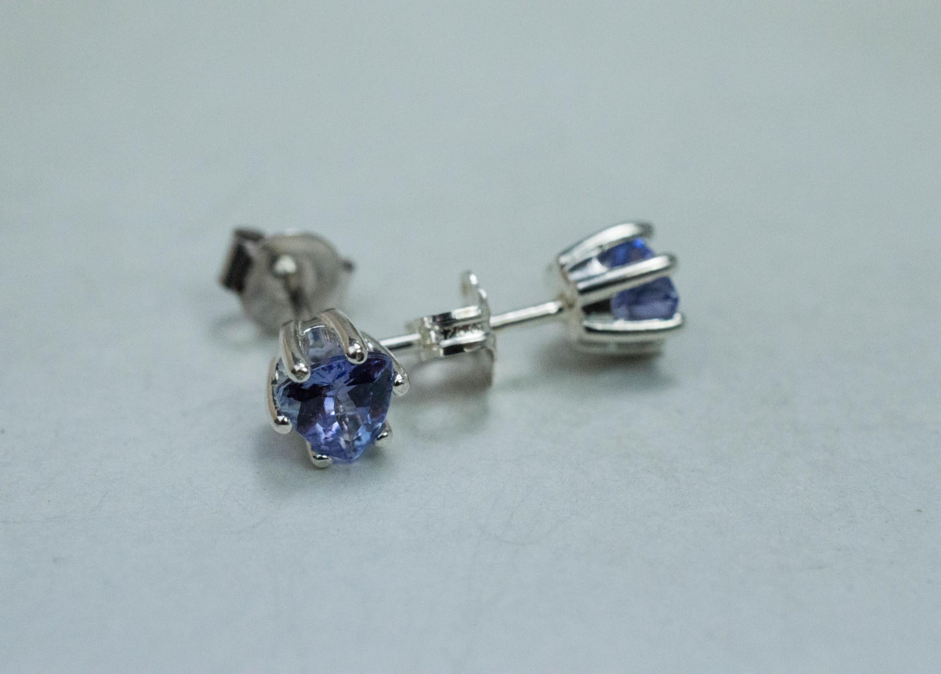 Tanzanite Earrings; Natural Tanzania Tanzanite; 0.940cts - Mark Oliver Gems