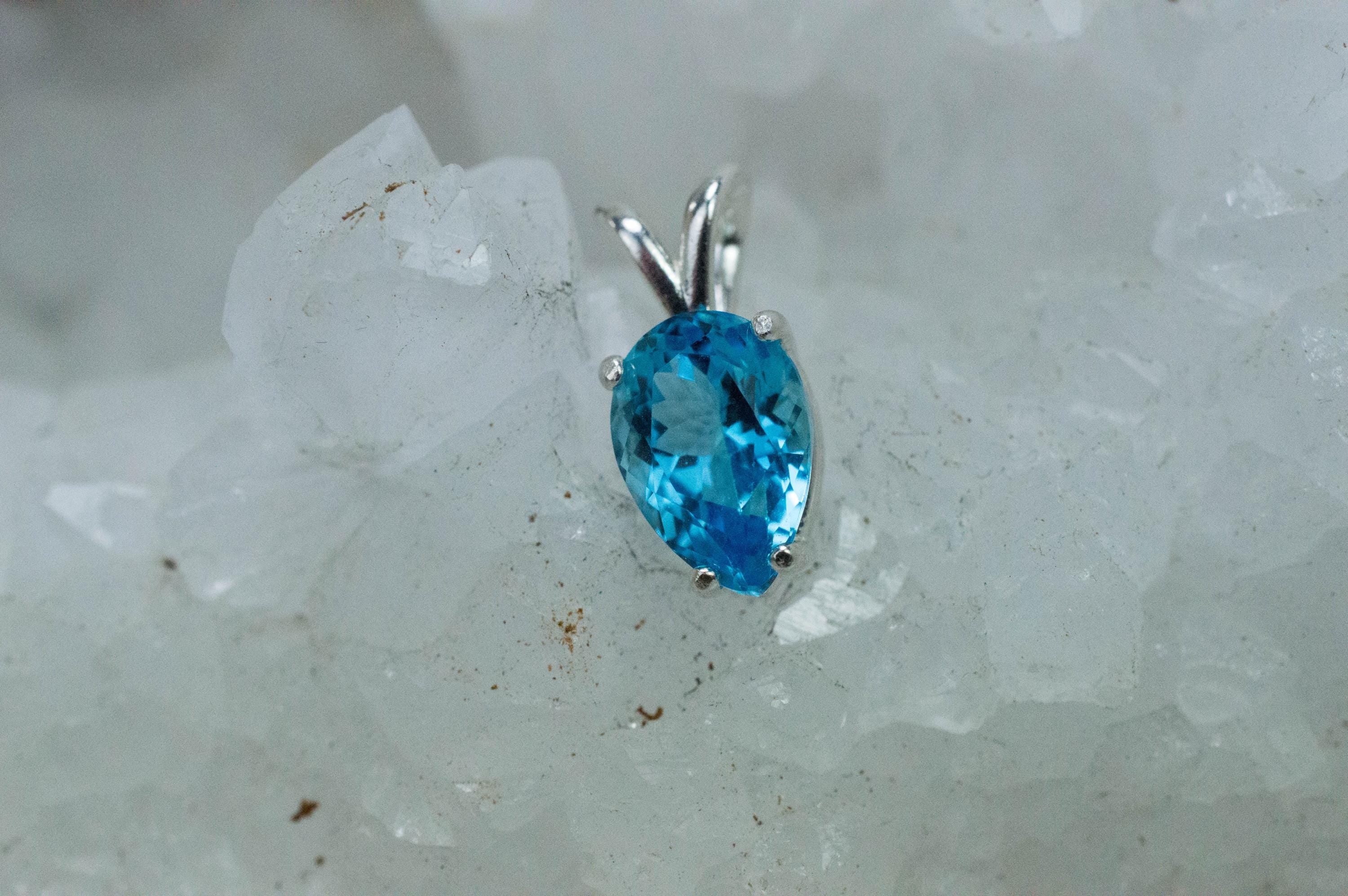 Blue Topaz Pendant; Natural Brazilian Topaz; 2.505cts - Mark Oliver Gems