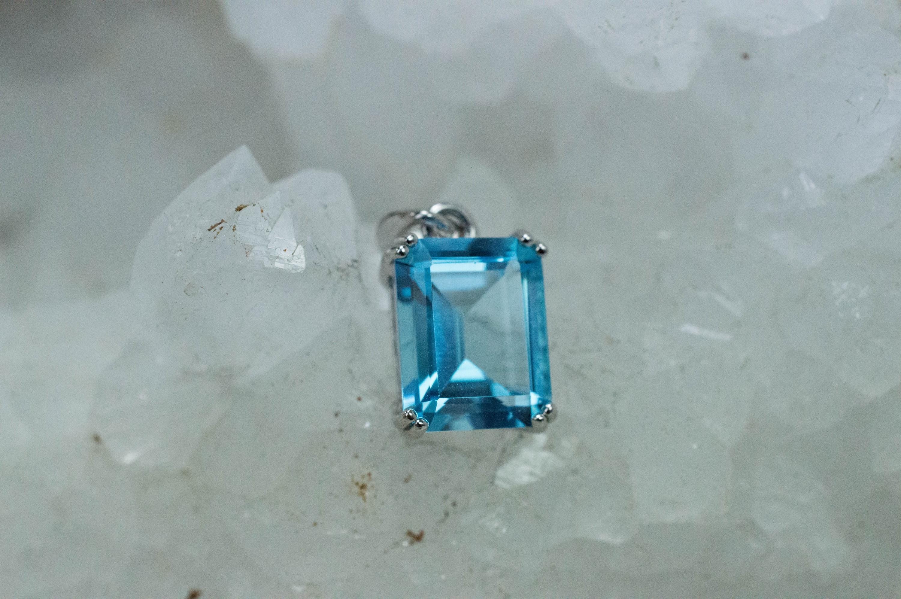 Blue Topaz Pendant; Natural Brazilian Topaz; 3.750cts - Mark Oliver Gems