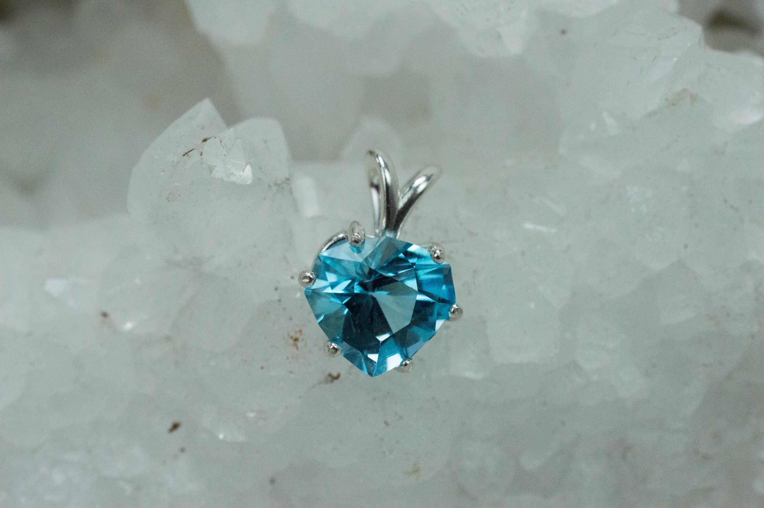 Blue Topaz Pendant; Natural Brazilian Topaz; 4.590cts - Mark Oliver Gems