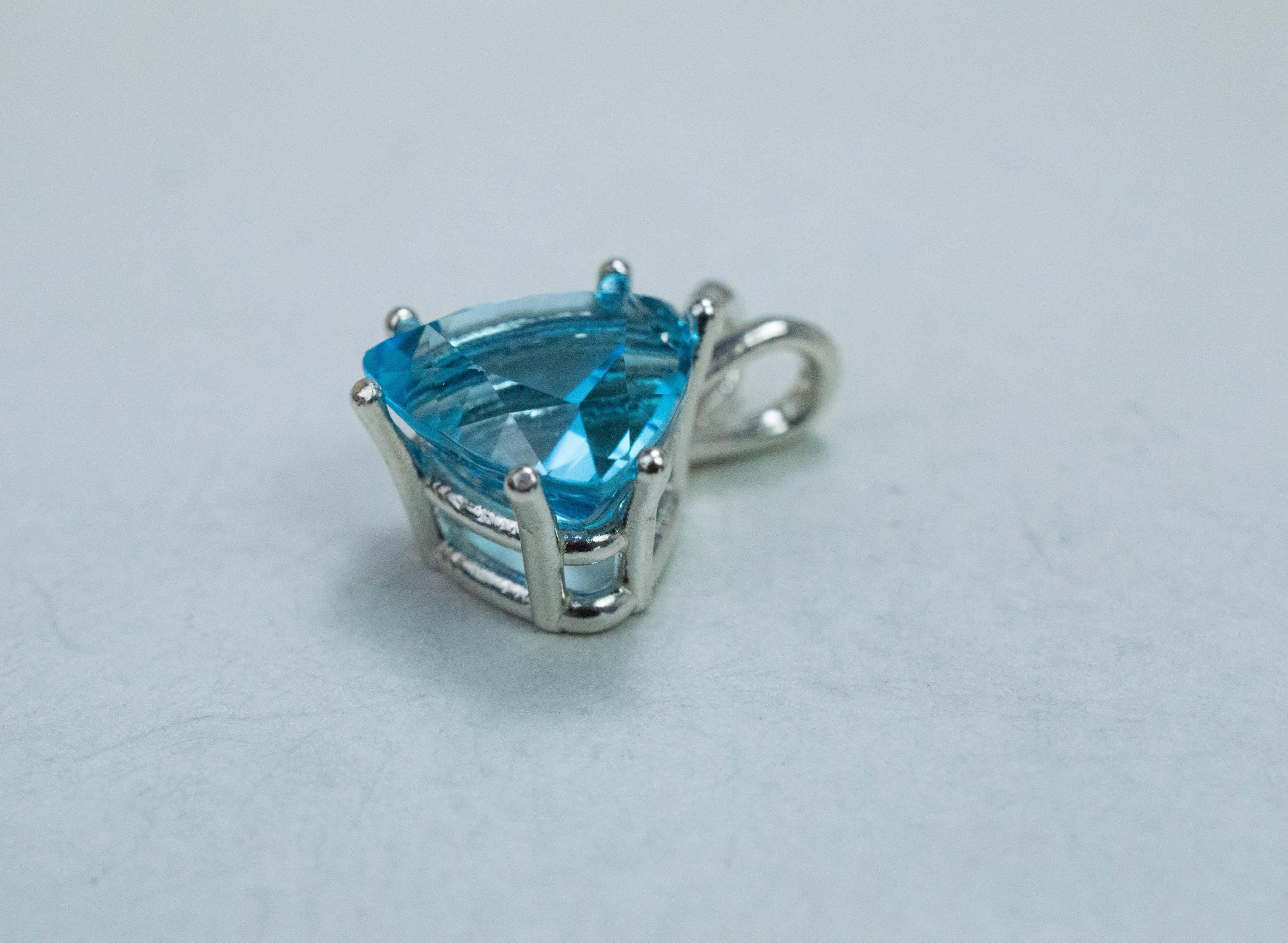 Blue Topaz Pendant; Natural Brazilian Topaz; 5.575cts - Mark Oliver Gems