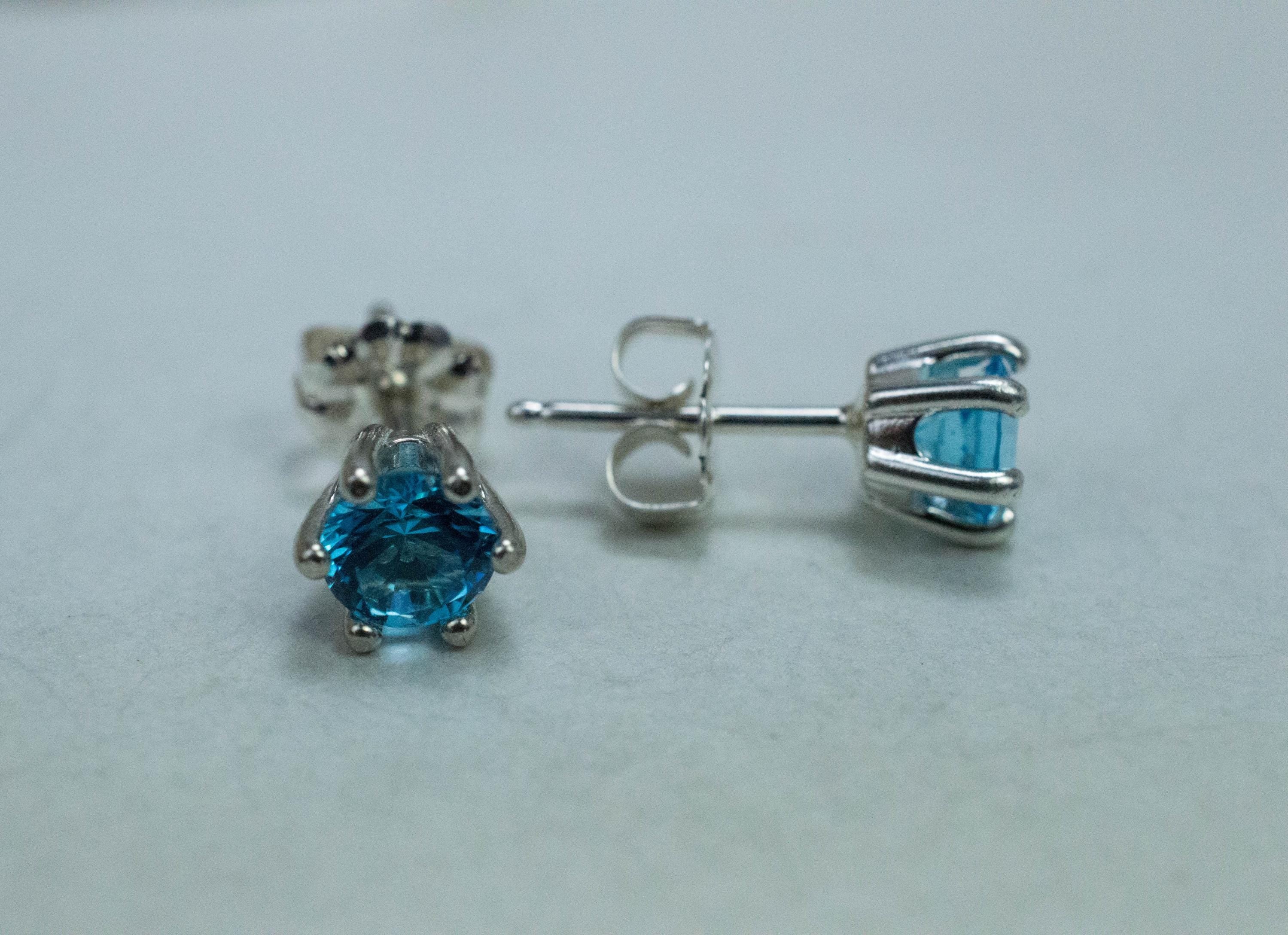 Blue Topaz Earrings; Natural Brazil Topaz; 1.000cts - Mark Oliver Gems