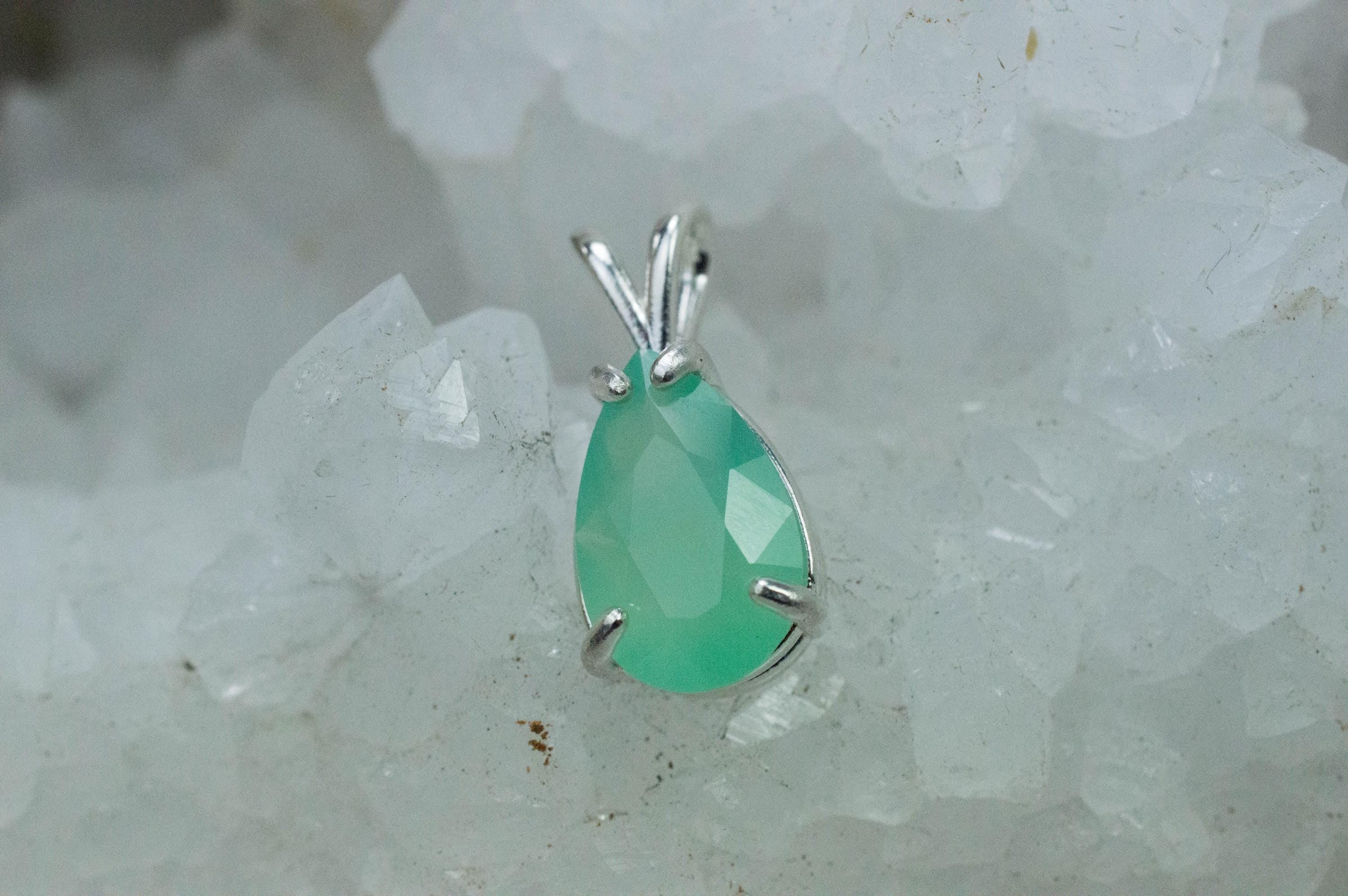 Chrysoprase Pendant; Genuine Untreated Australia Chrysoprase; 2.715cts - Mark Oliver Gems