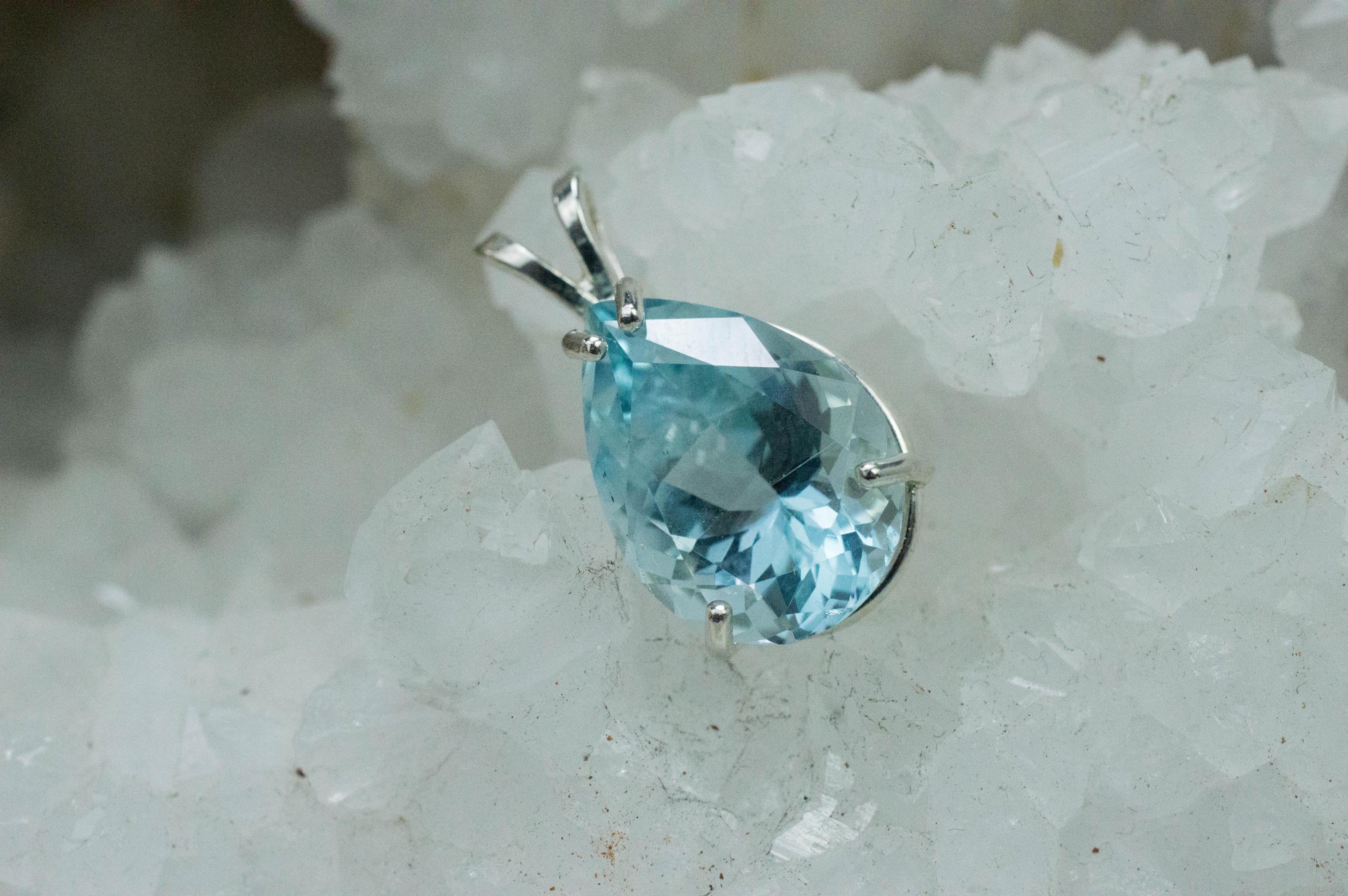 Topaz Pendant; Natural Untreated Ukraine Topaz; 14.165cts - Mark Oliver Gems