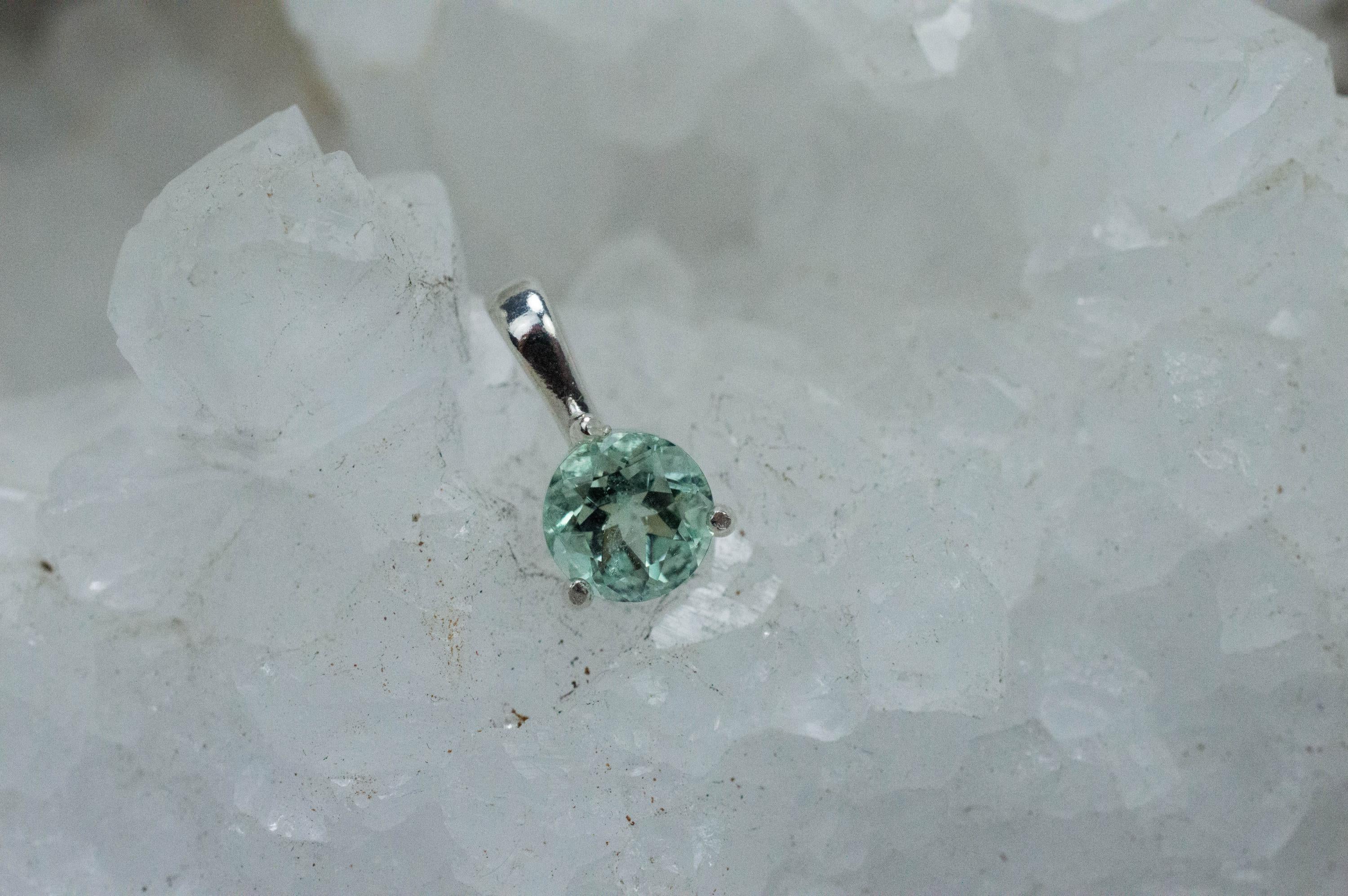 Green Beryl Pendant, Natural Untreated Nigeria Beryl; 0.810cts - Mark Oliver Gems