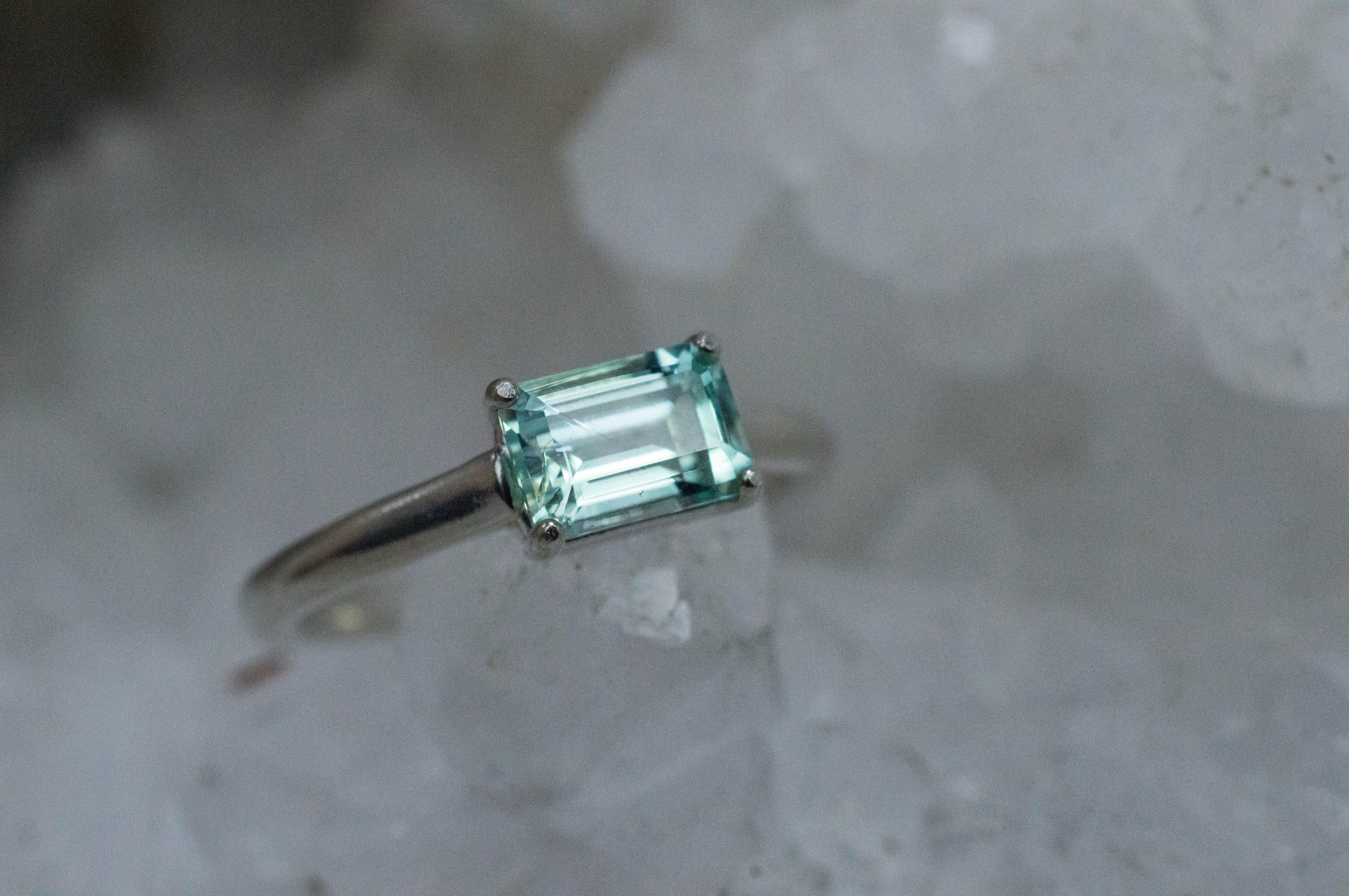 Green Beryl Ring; Natural Untreated Nigerian Beryl; 0.870cts - Mark Oliver Gems