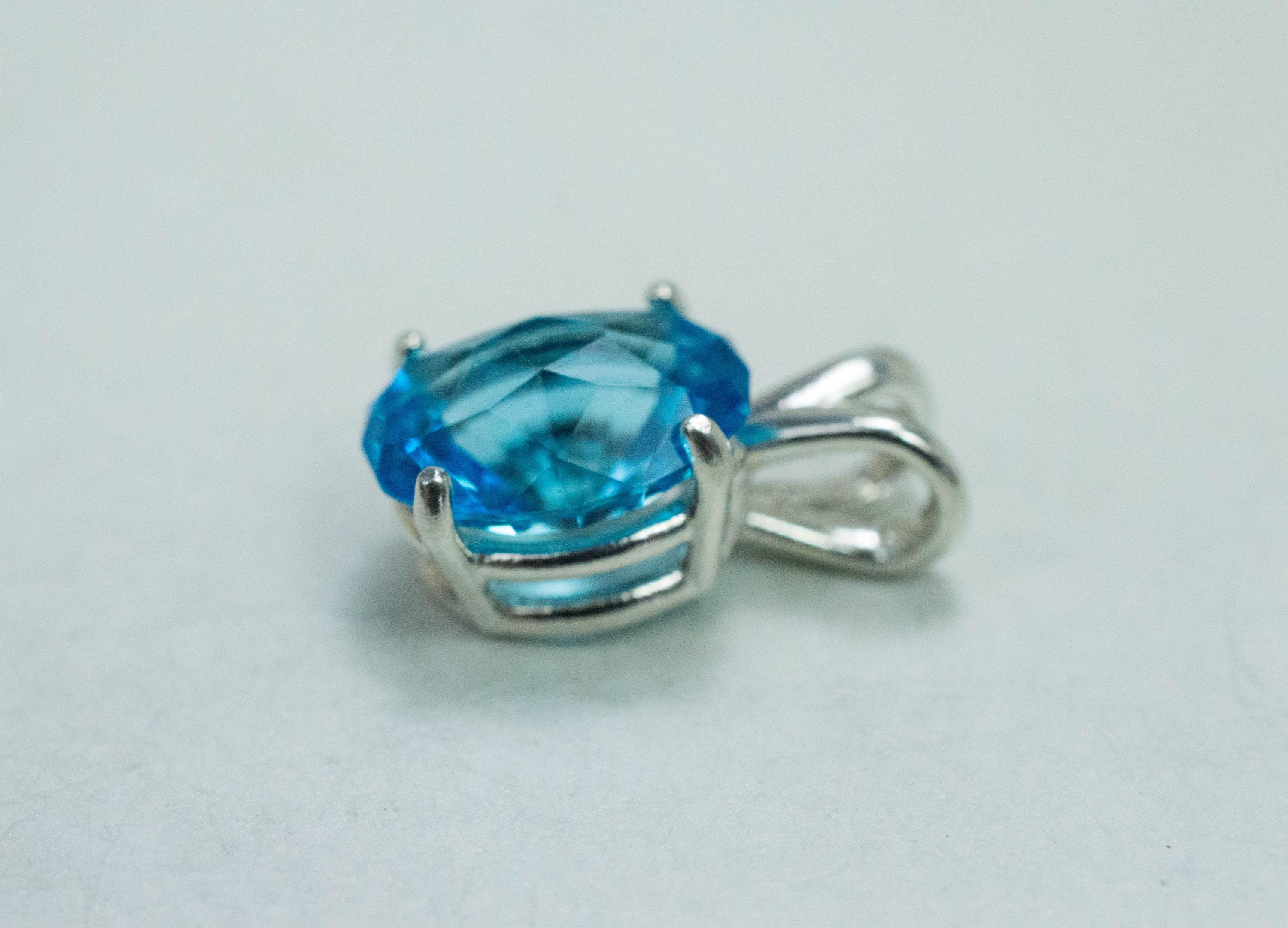 Blue Topaz Pendant; Natural Brazilian Topaz; 4.340cts - Mark Oliver Gems