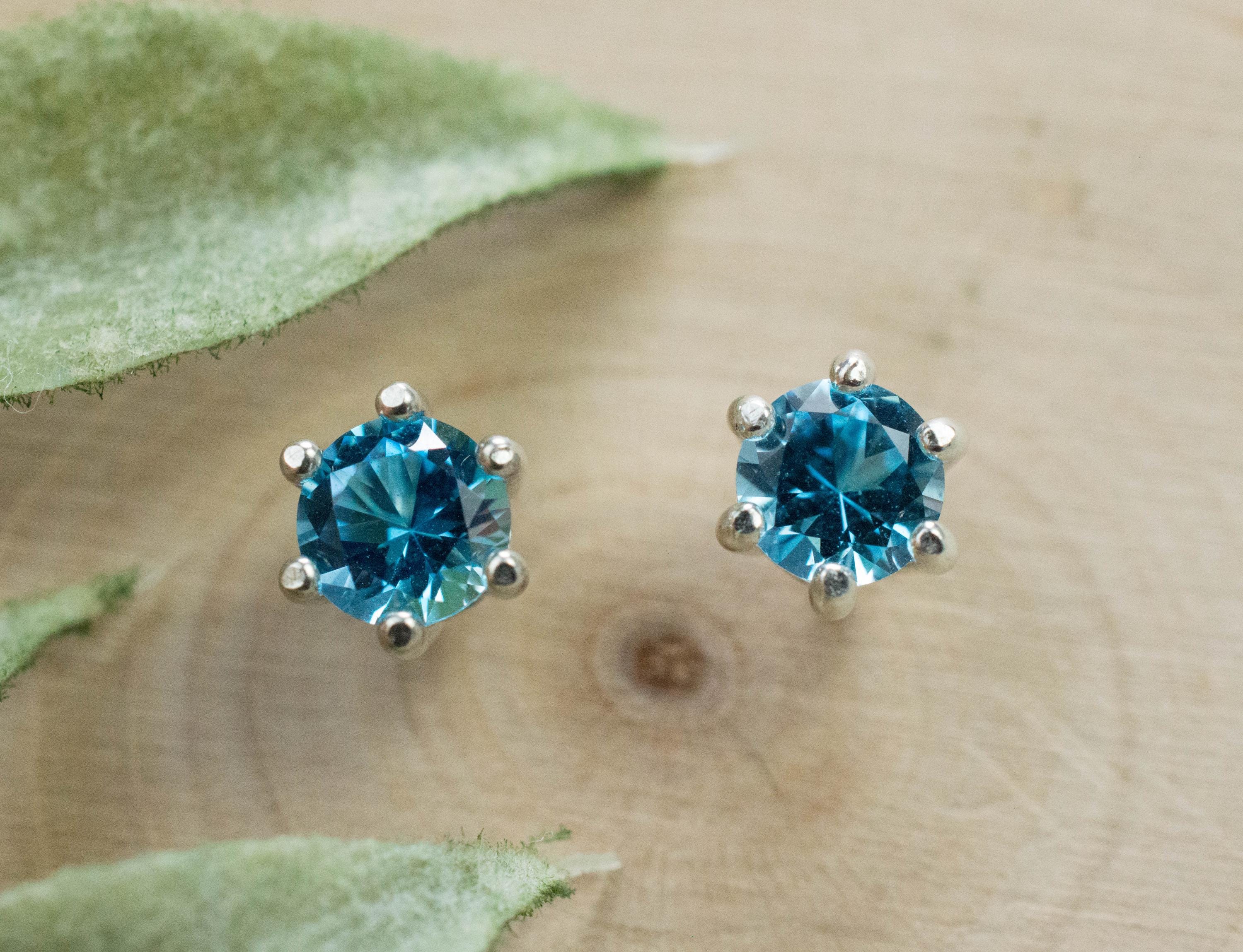 Blue Topaz Earrings; Natural Brazil Topaz; 1.000cts - Mark Oliver Gems