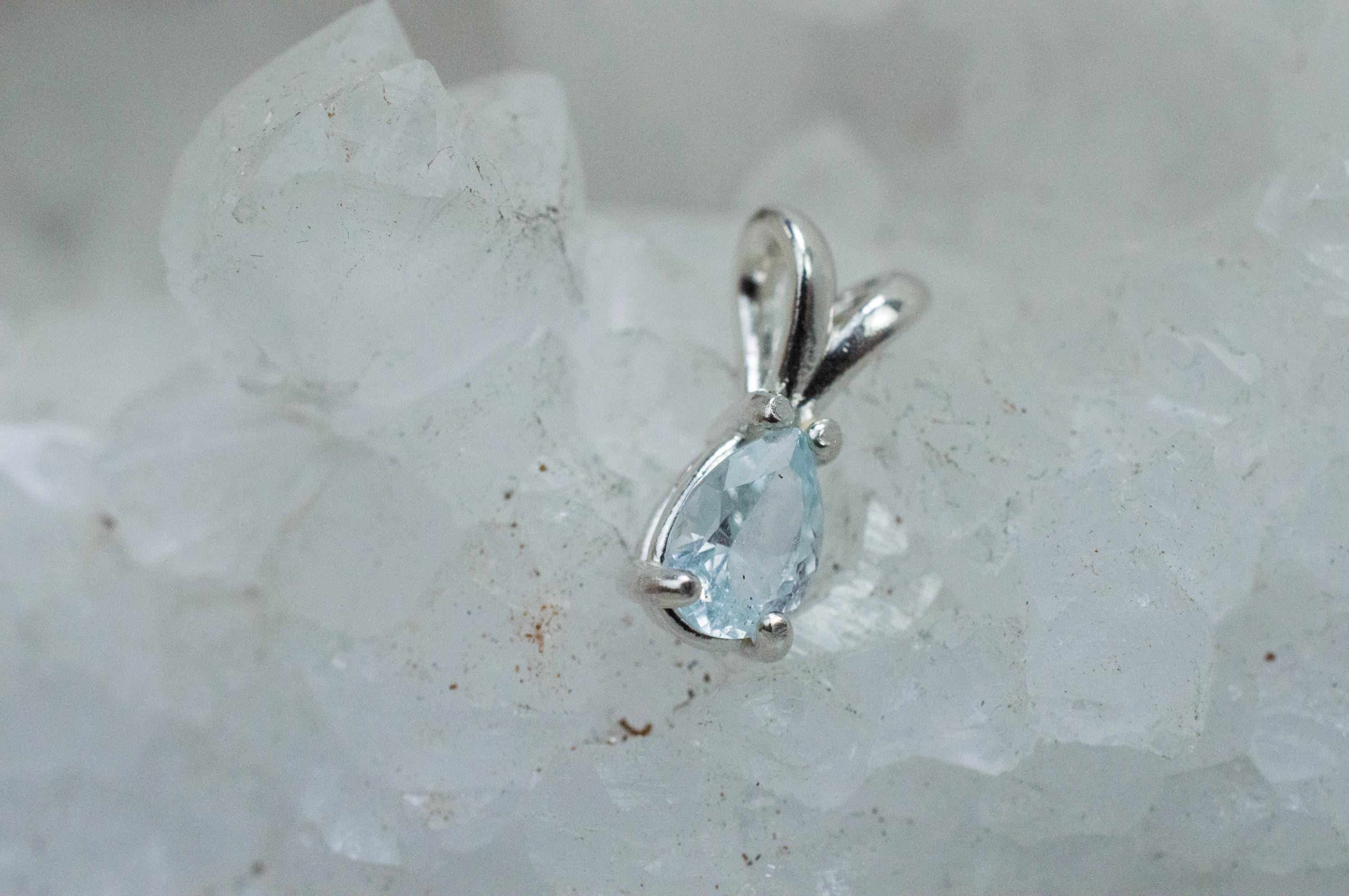 Blue Topaz Pendant; Natural Untreated Nigeria Topaz; 0.655cts - Mark Oliver Gems