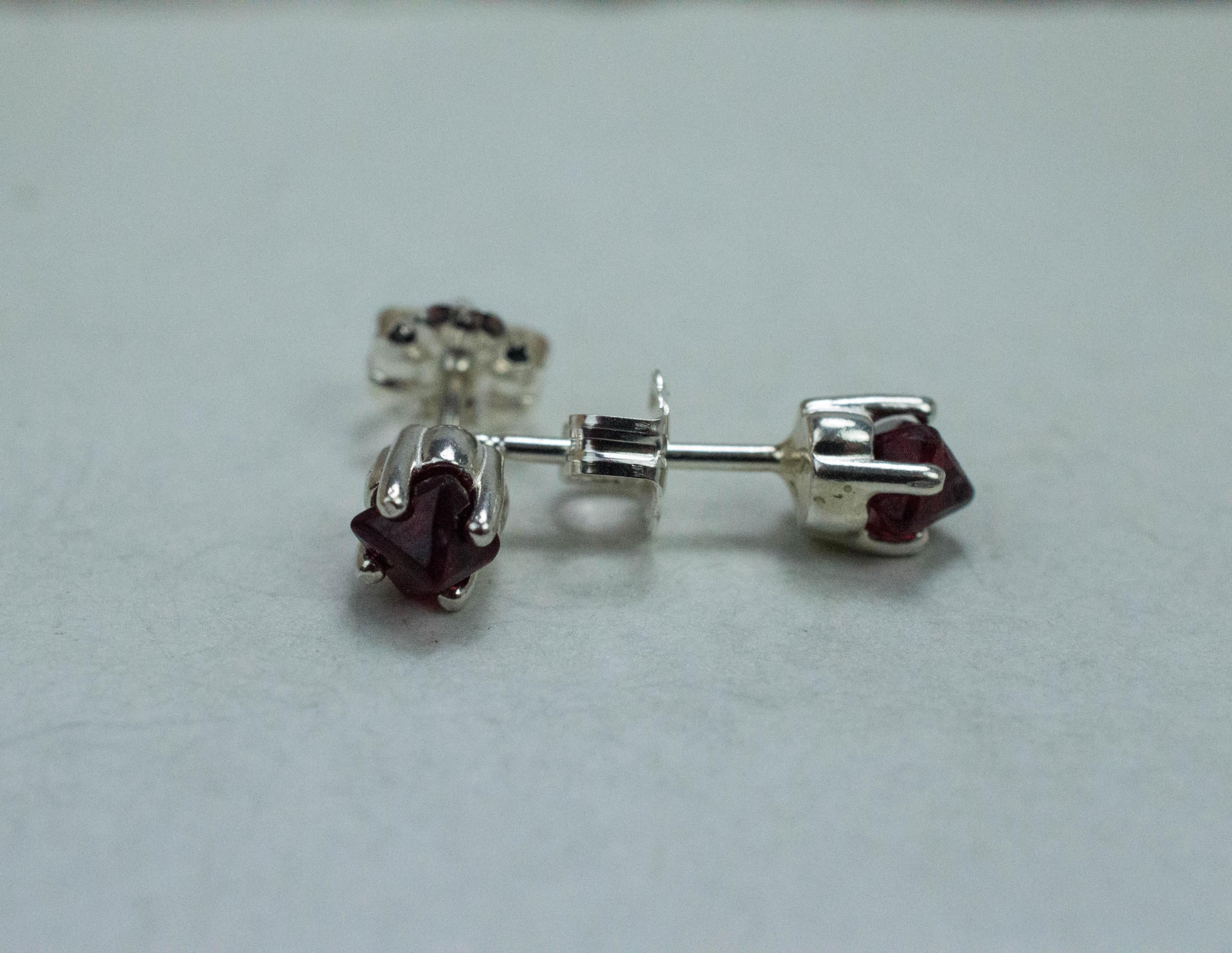 Red Spinel Earrings; Natural Untreated Burma Spinel; 1.080cts - Mark Oliver Gems