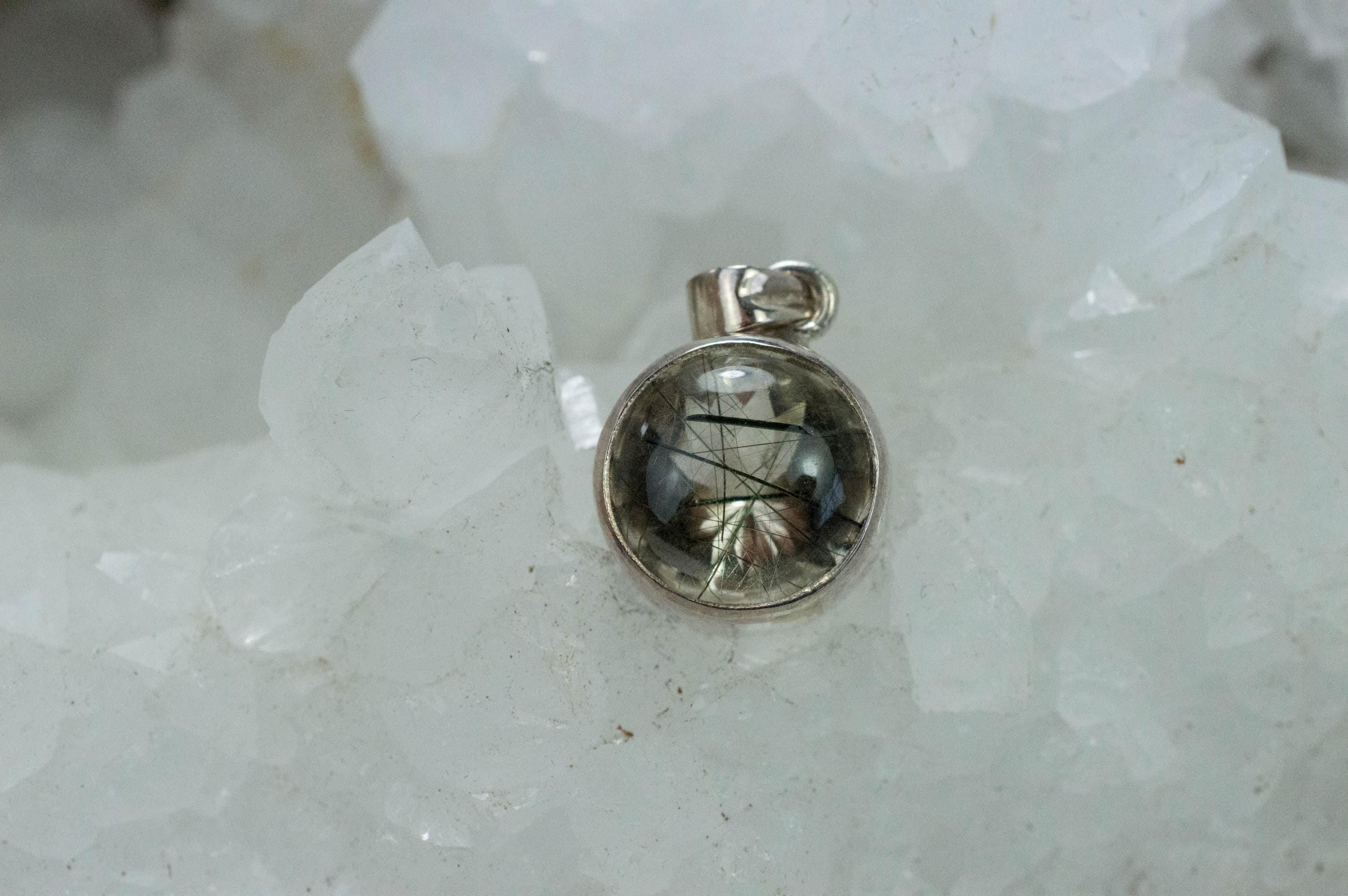 Edenite Quartz Pendant, Natural Untreated Madagascar Quartz; 5.540cts - Mark Oliver Gems