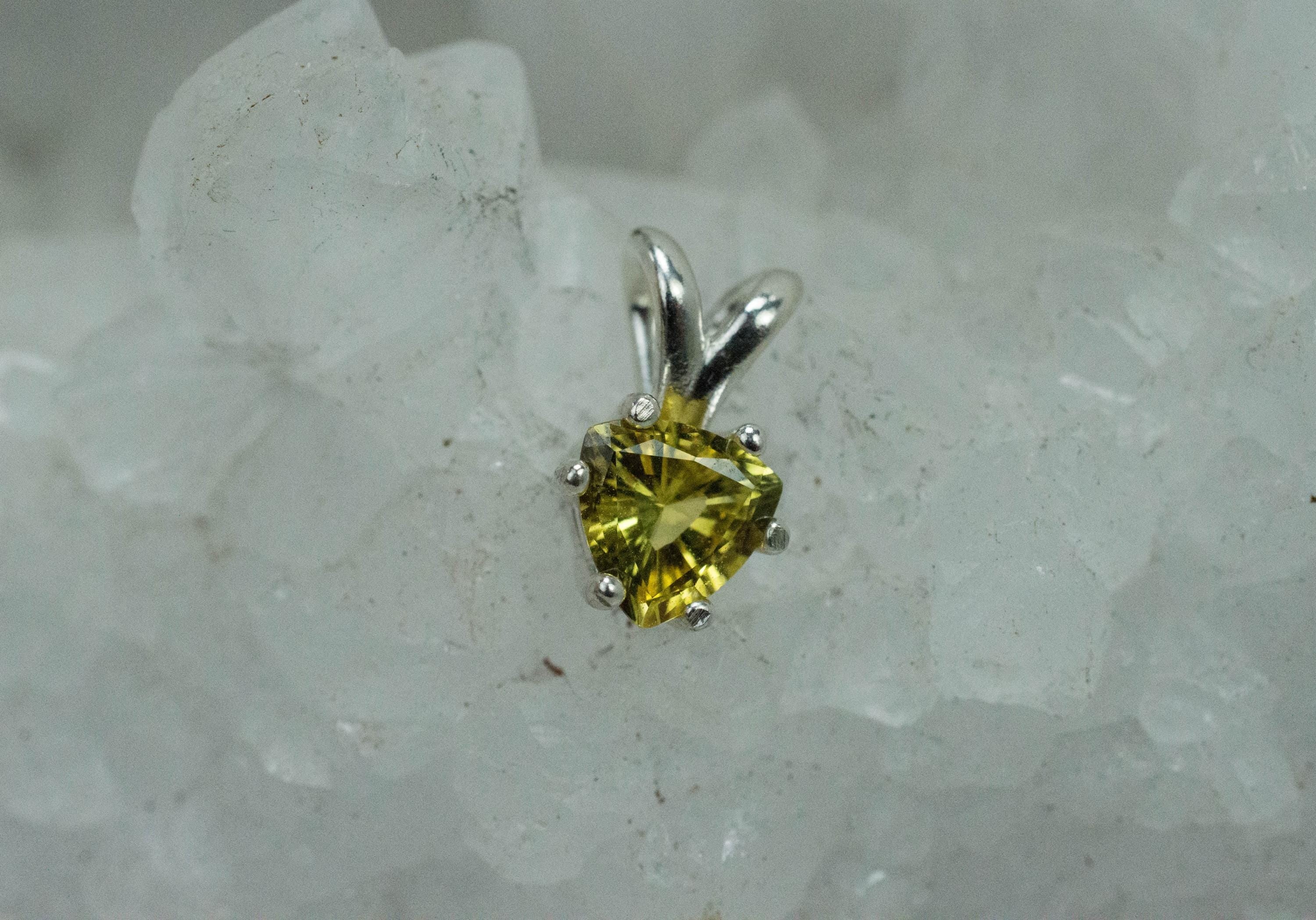 Australia Sapphire Pendant; Natural Untreated Sapphire; 0.965cts - Mark Oliver Gems