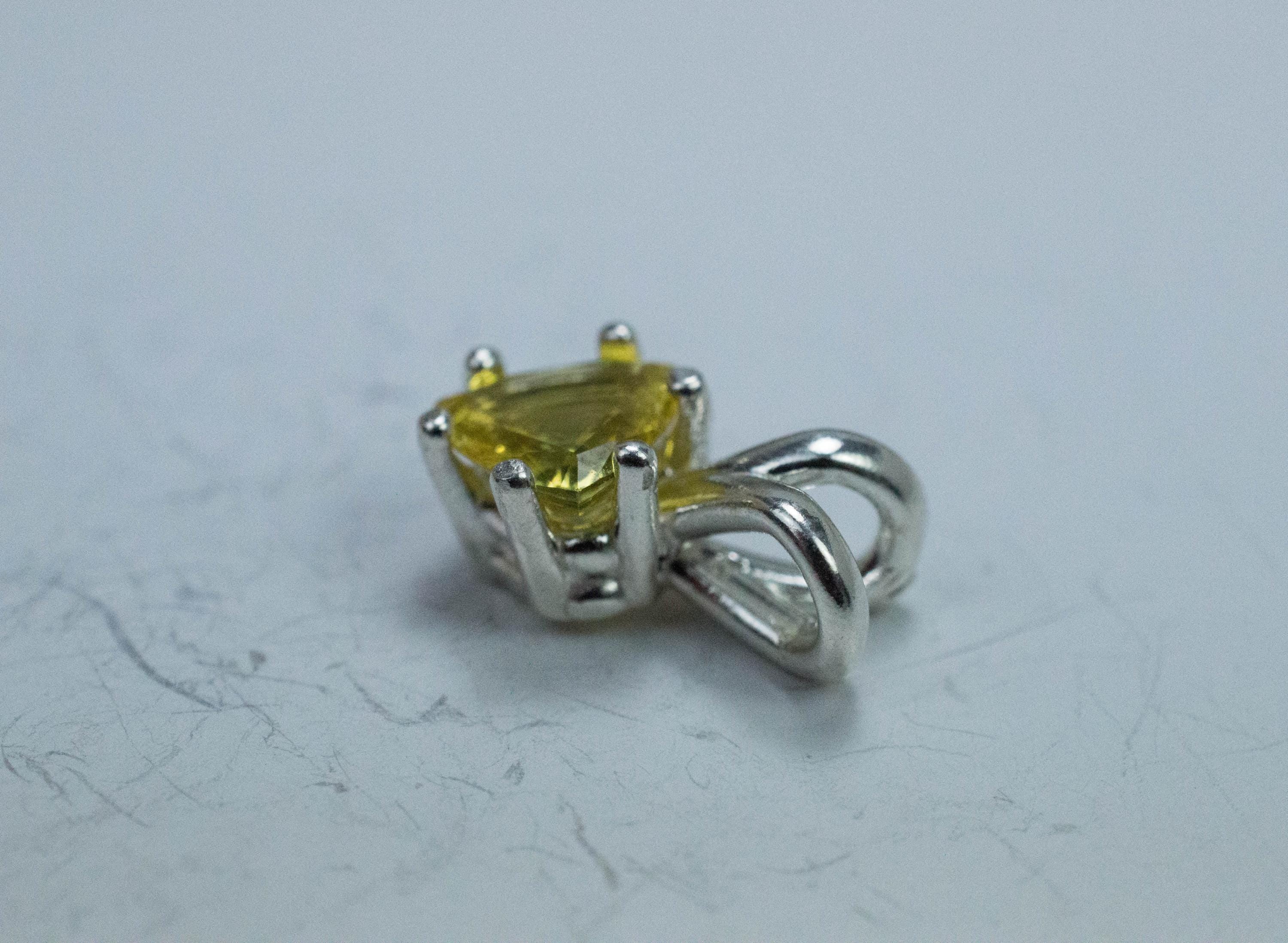 Australia Sapphire Pendant; Natural Untreated Sapphire; 0.965cts - Mark Oliver Gems