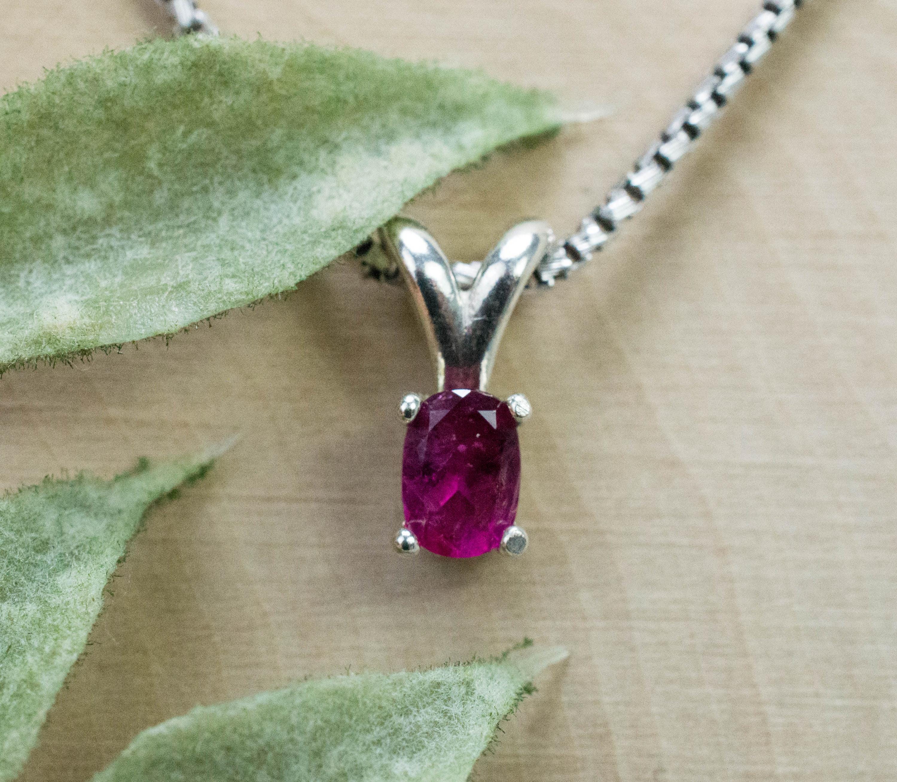 Bixbite Pendant; Natural Untreated USA Red Beryl; 0.320cts - Mark Oliver Gems