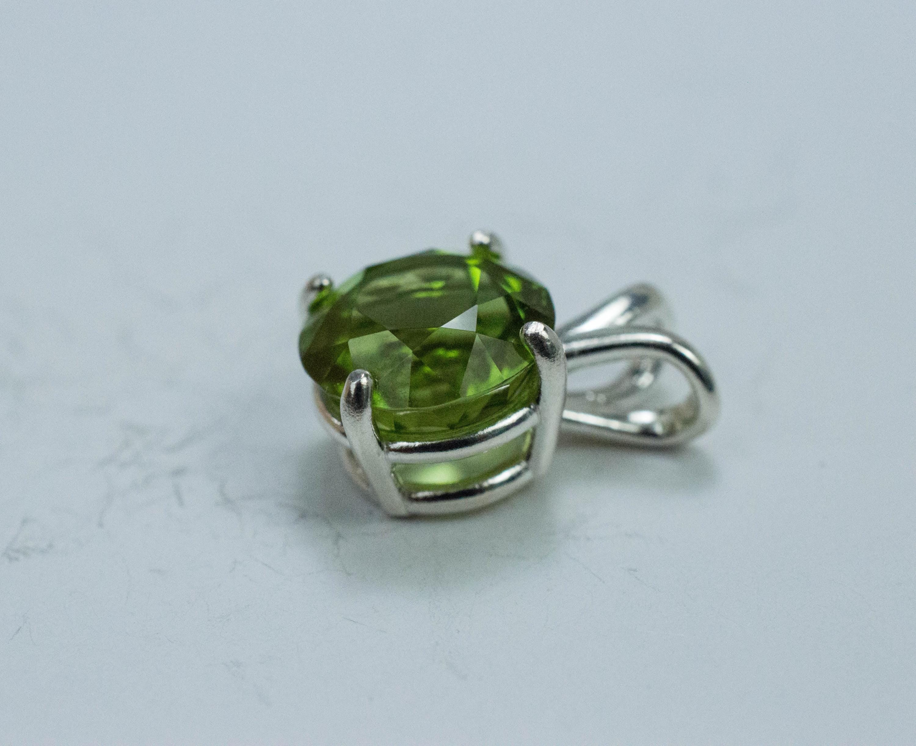 Peridot Pendant; Genuine Untreated Pakistan Peridot; 4.370cts - Mark Oliver Gems