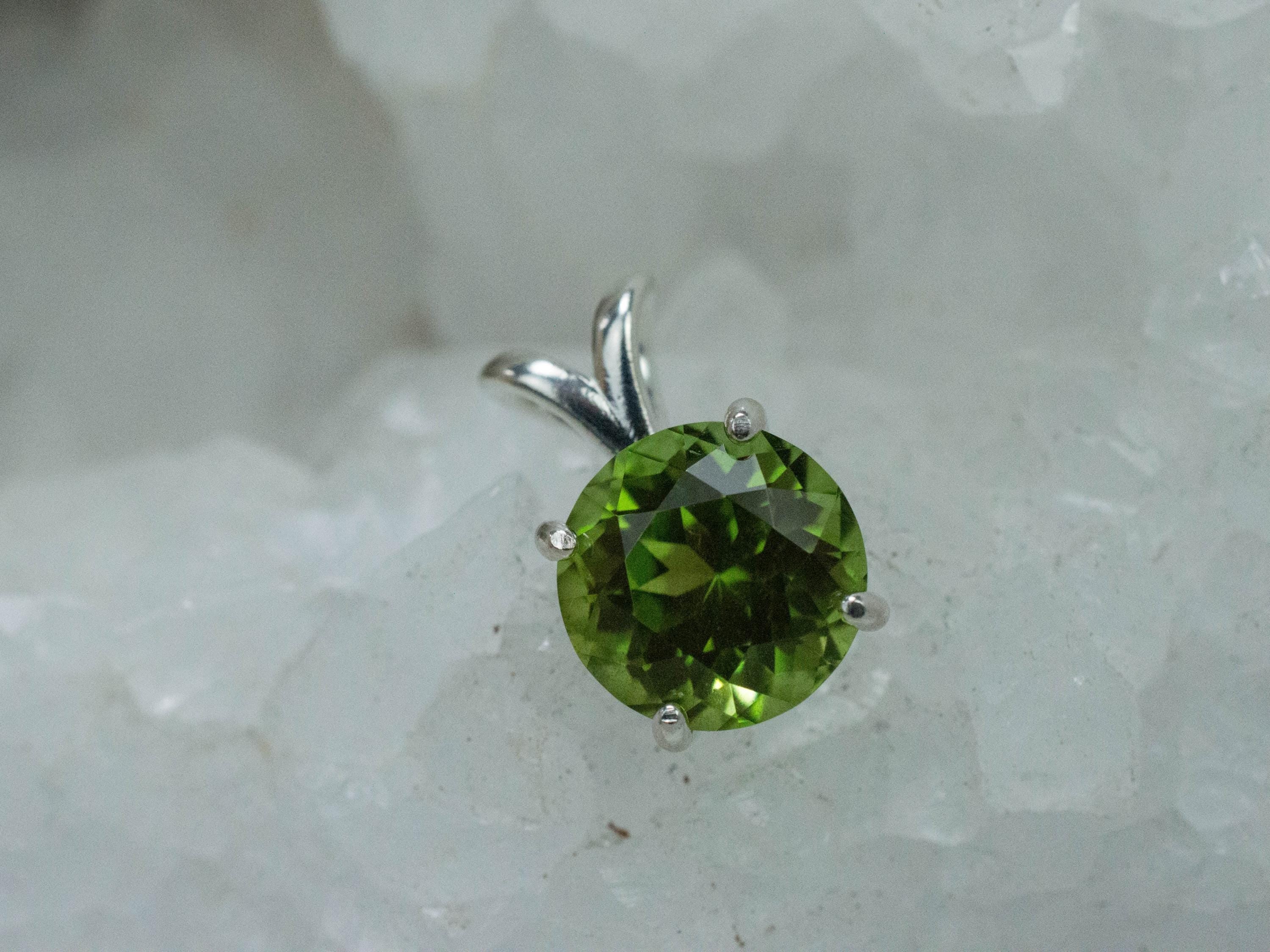 Peridot Pendant; Genuine Untreated Pakistan Peridot; 4.370cts - Mark Oliver Gems