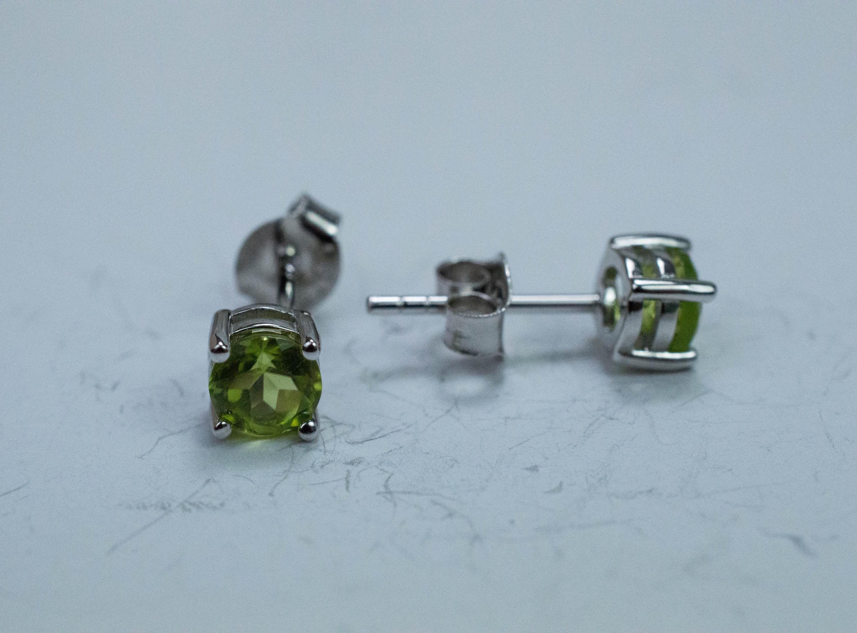 Peridot Earrings; Natural Untreated Arizona Peridot; 1.000cts - Mark Oliver Gems