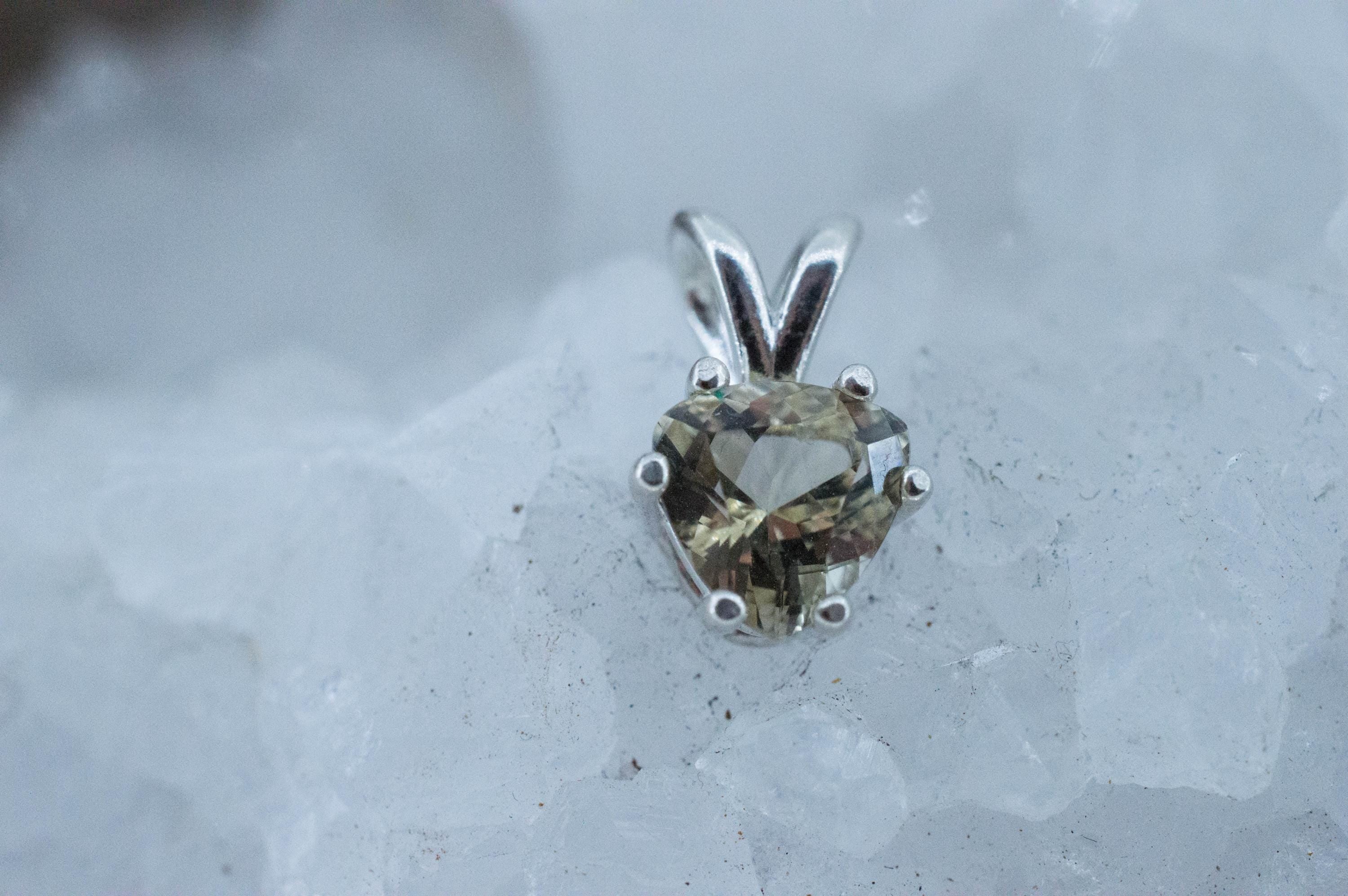 Oregon Sunstone Pendant, Genuine Untreated USA Yellow Sunstone; 1.115cts - Mark Oliver Gems