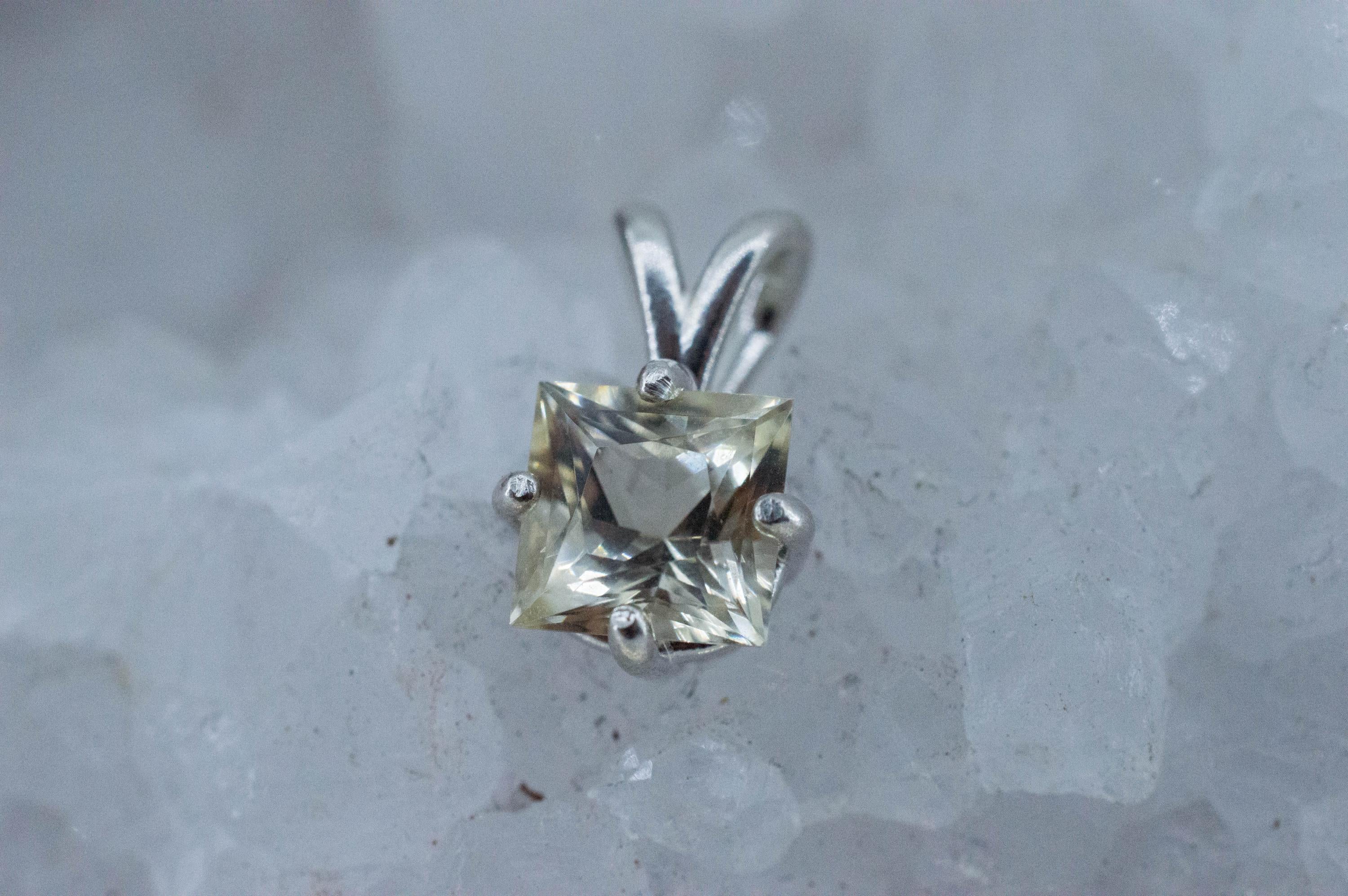 Oregon Sunstone Pendant, Genuine Untreated USA Yellow Sunstone; 1.445cts - Mark Oliver Gems