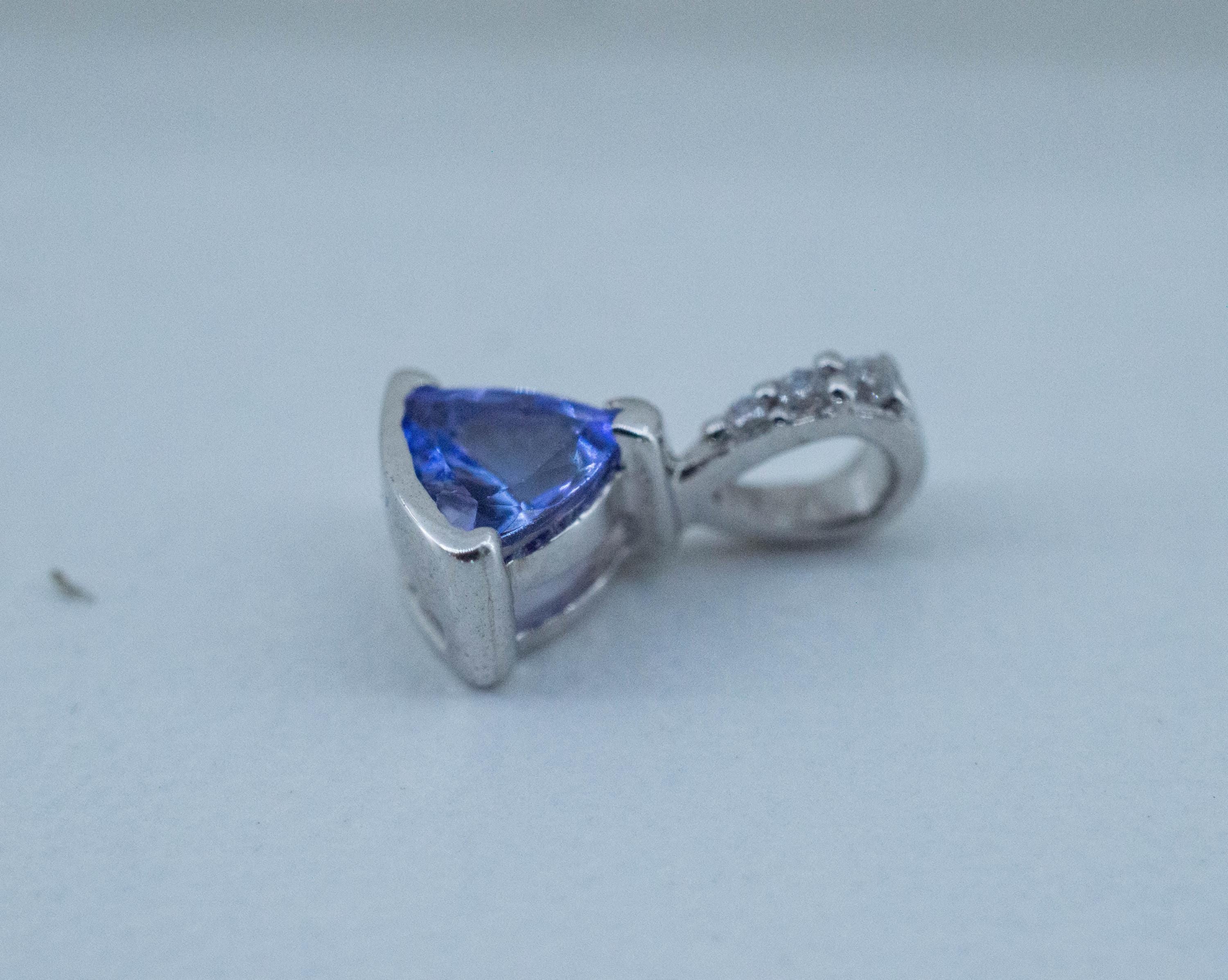 Tanzanite Pendant; Natural Tanzania Tanzanite; 0.330cts - Mark Oliver Gems