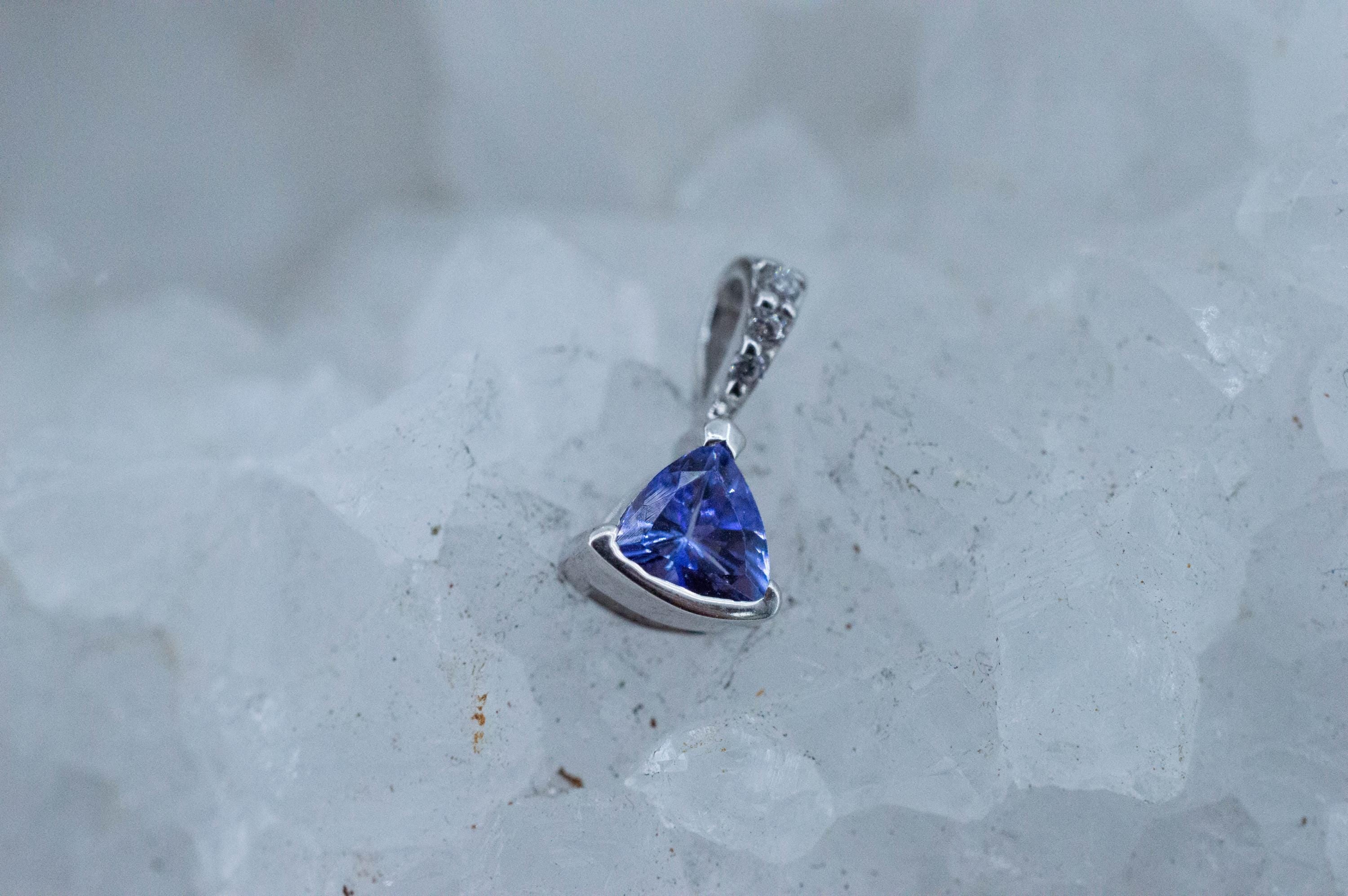 Tanzanite Pendant; Natural Tanzania Tanzanite; 0.330cts - Mark Oliver Gems
