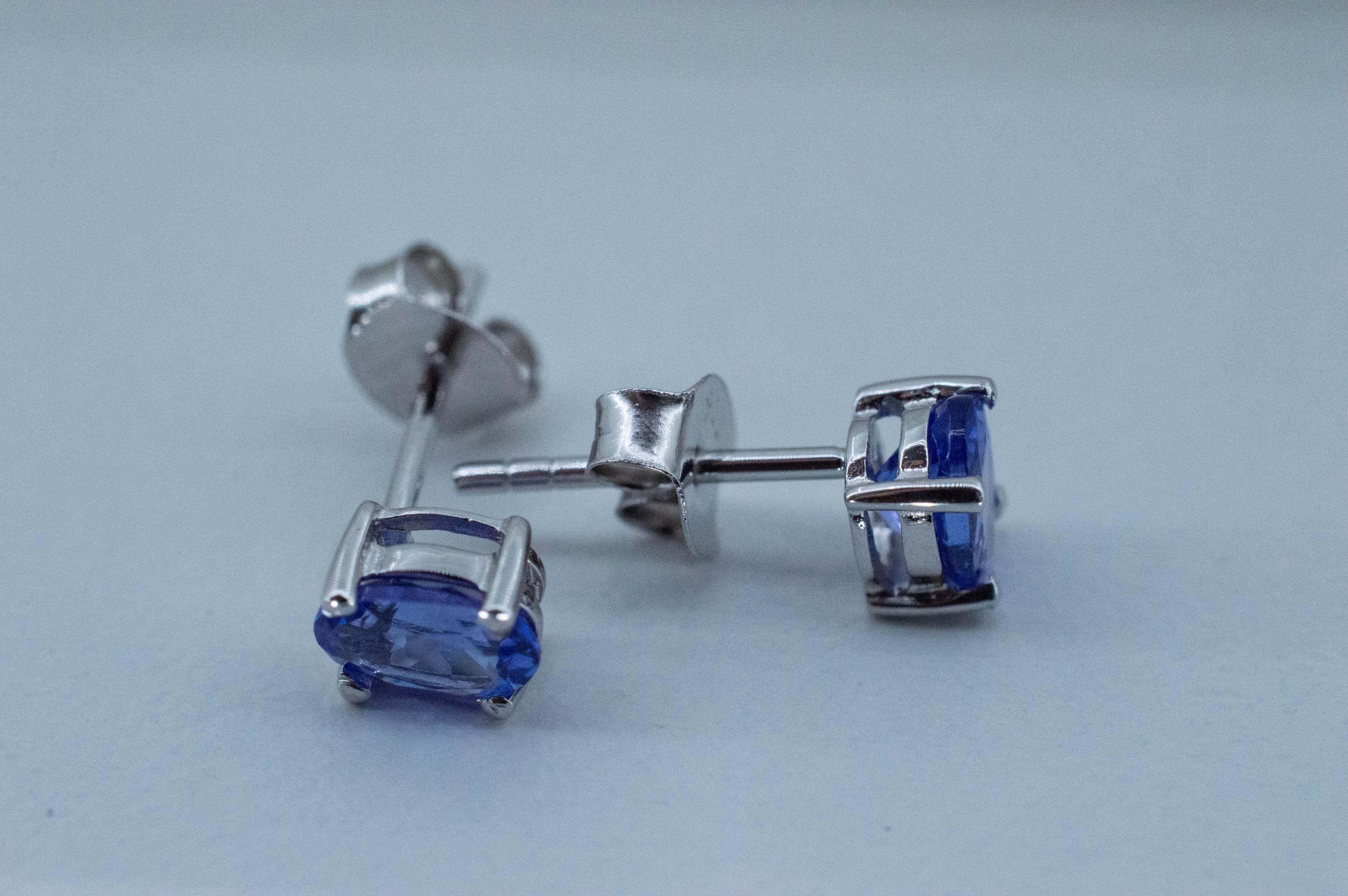 Tanzanite Earrings; Natural Tanzania Tanzanite; 0.985cts - Mark Oliver Gems