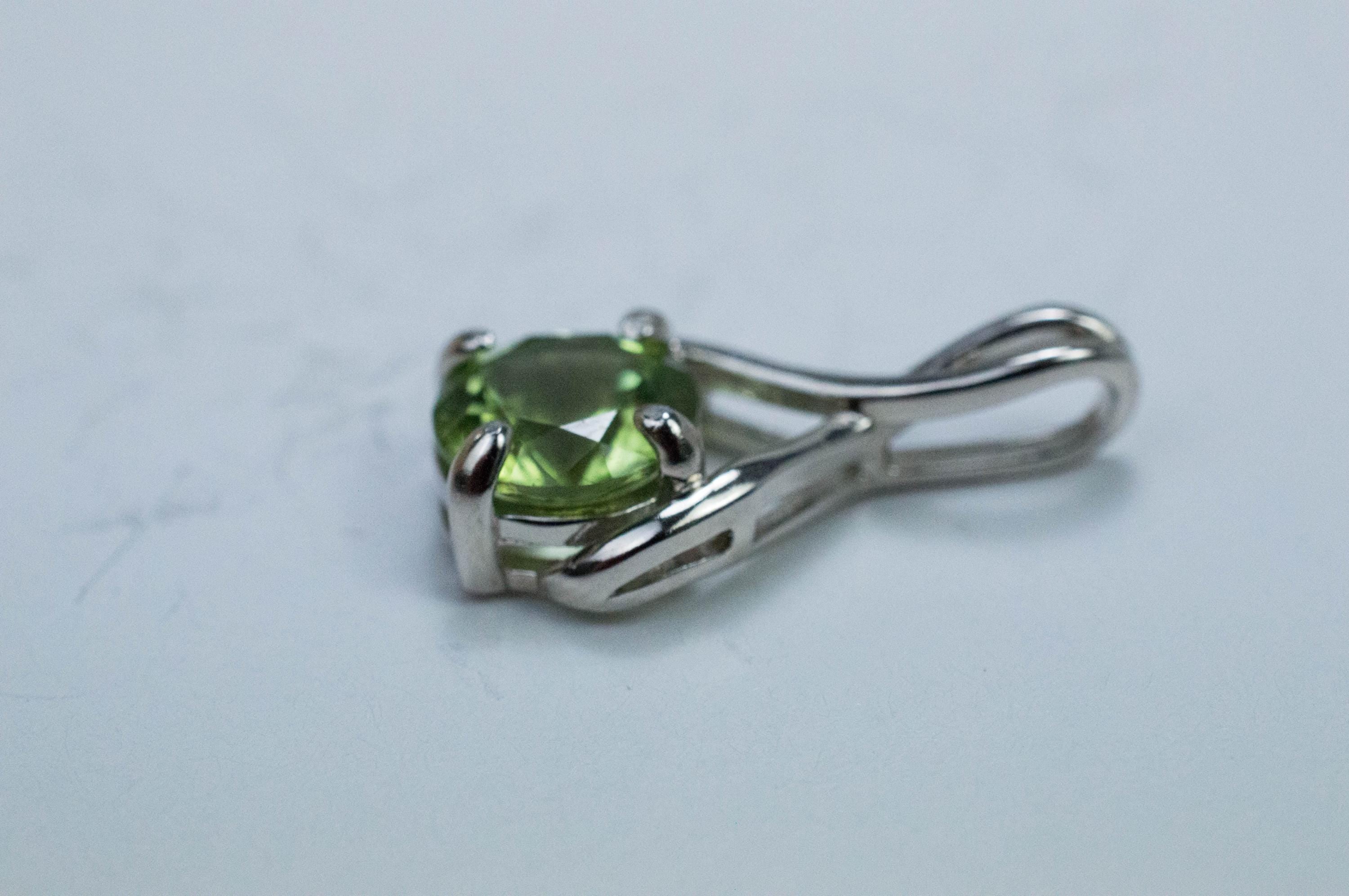 Peridot Pendant; Genuine Untreated Pakistan Peridot; 1.815cts - Mark Oliver Gems