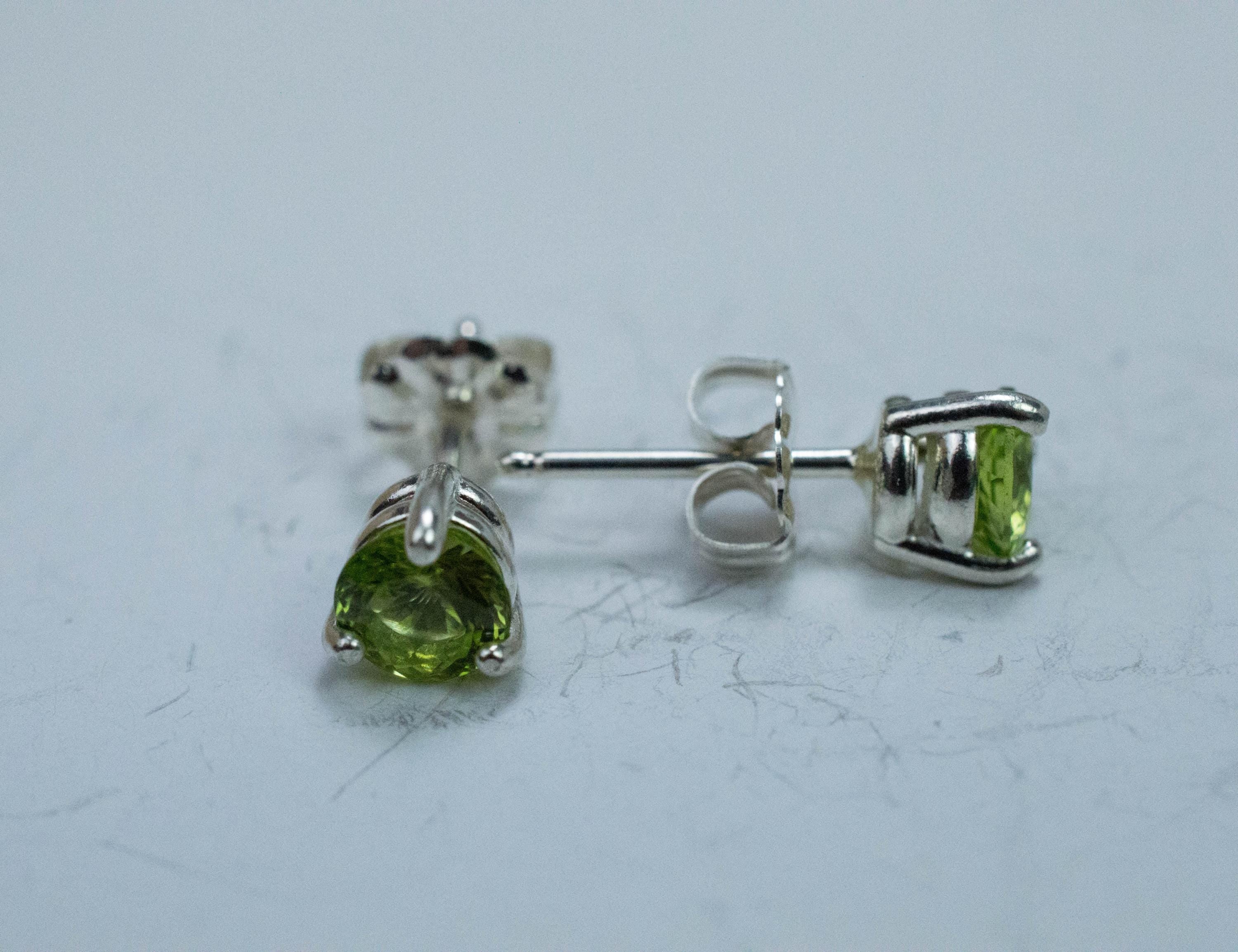 Peridot Earrings; Natural Untreated Pakistan Peridot; 1.020cts - Mark Oliver Gems
