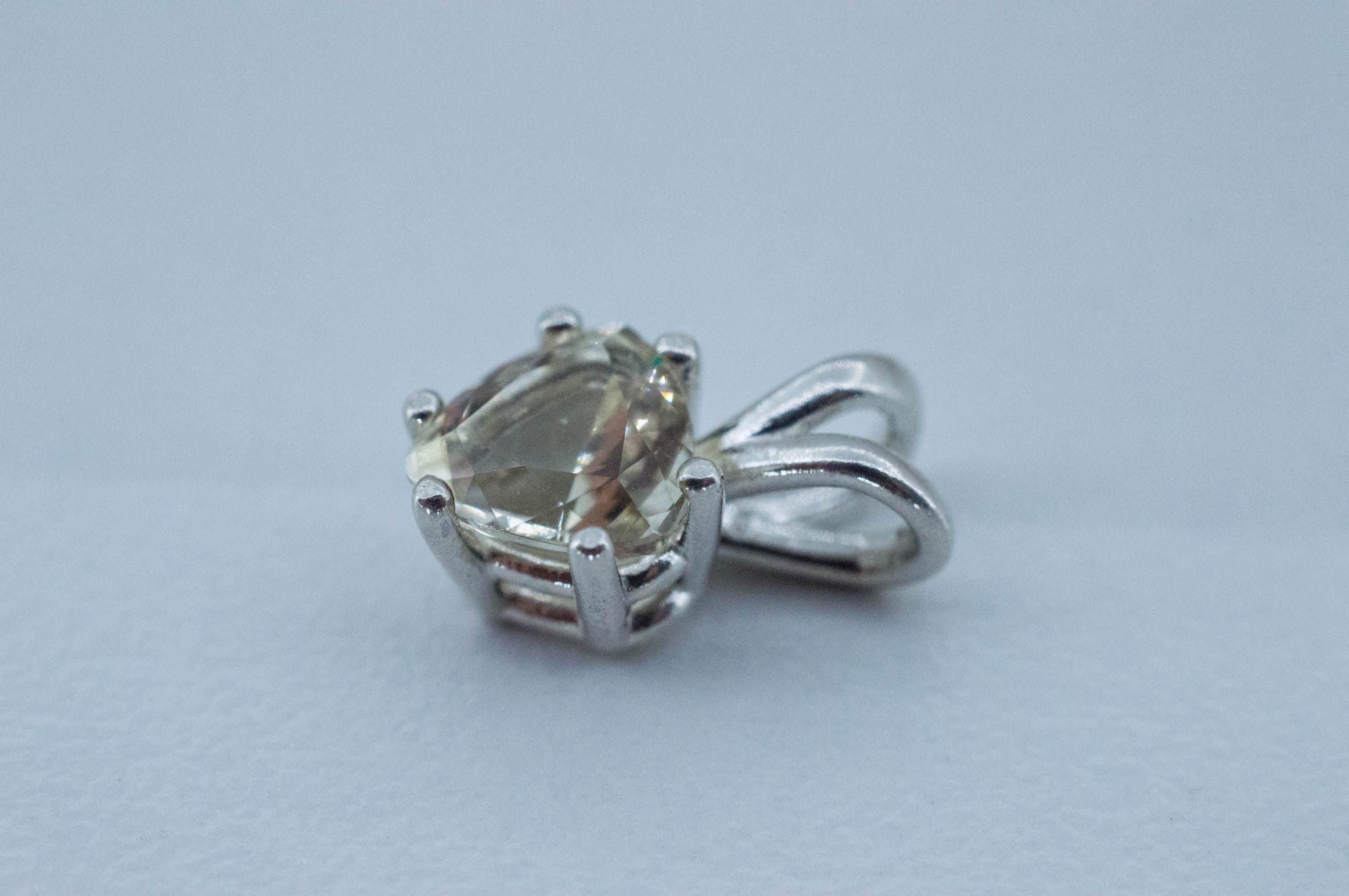 Oregon Sunstone Pendant, Genuine Untreated USA Yellow Sunstone; 1.115cts - Mark Oliver Gems