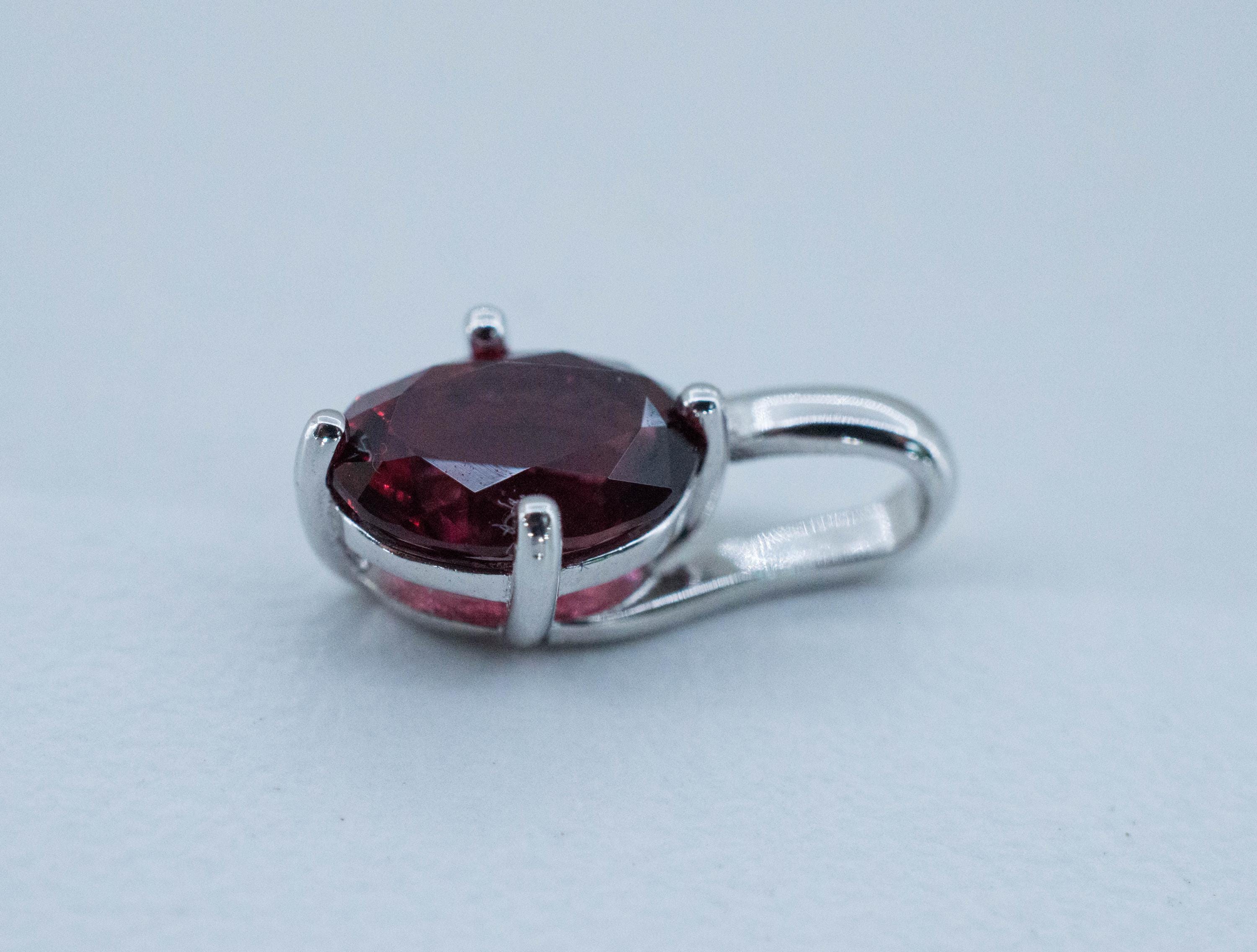 Pyrope Garnet Pendant; Natural Untreated Madagascar Garnet; 1.670cts - Mark Oliver Gems