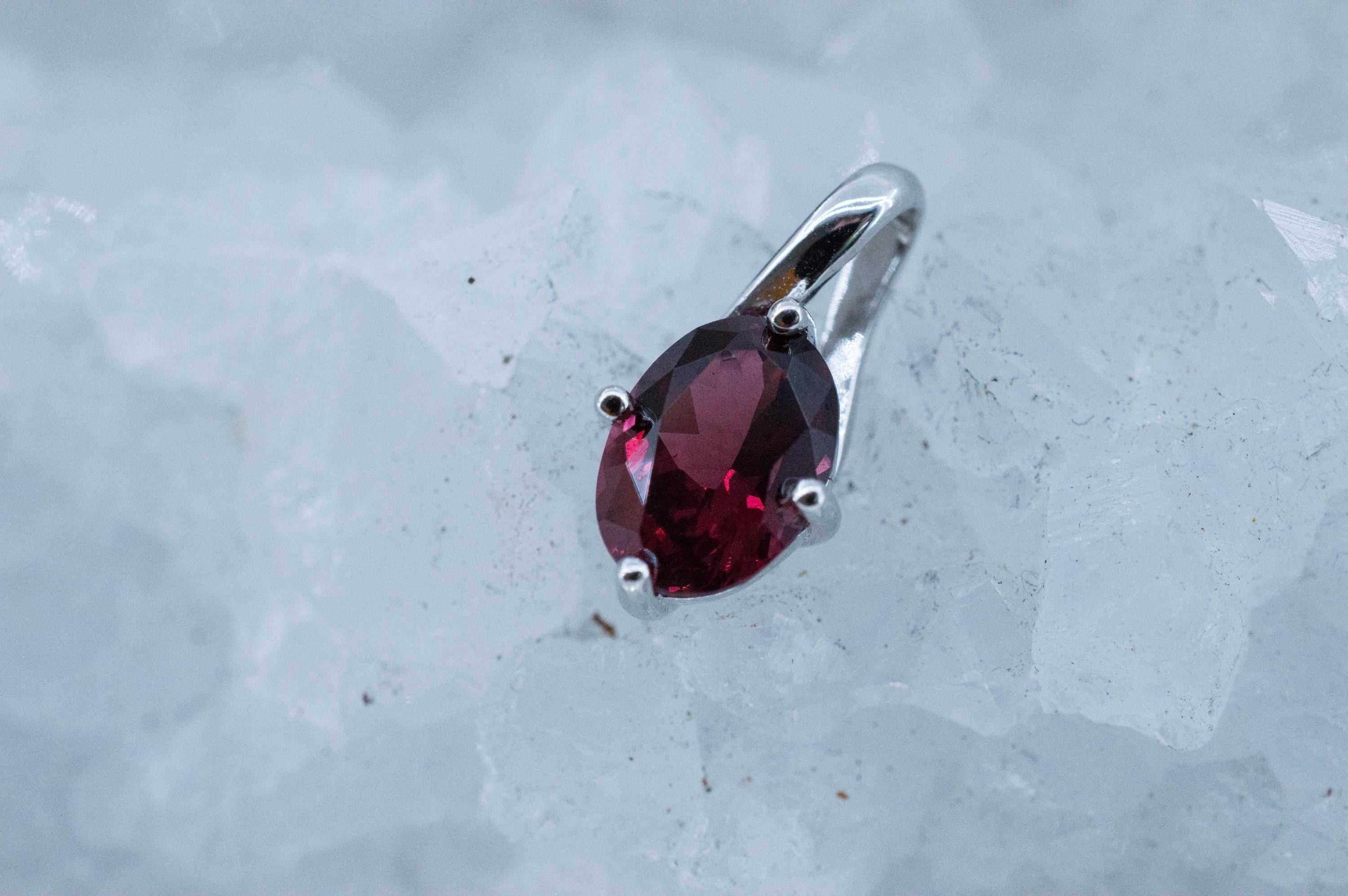 Pyrope Garnet Pendant; Natural Untreated Madagascar Garnet; 1.670cts - Mark Oliver Gems