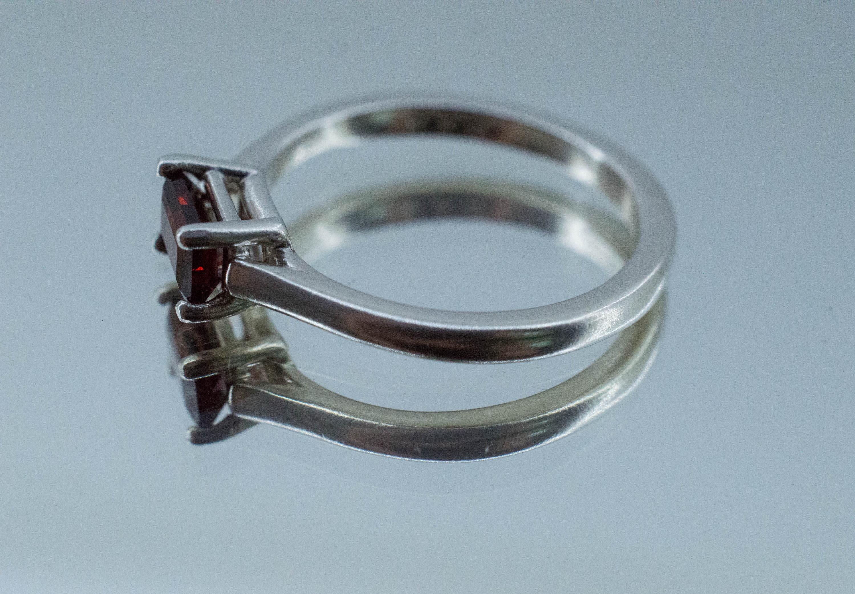 Pyrope Garnet Ring; Natural Untreated Madagascar Garnet; 0.700cts - Mark Oliver Gems