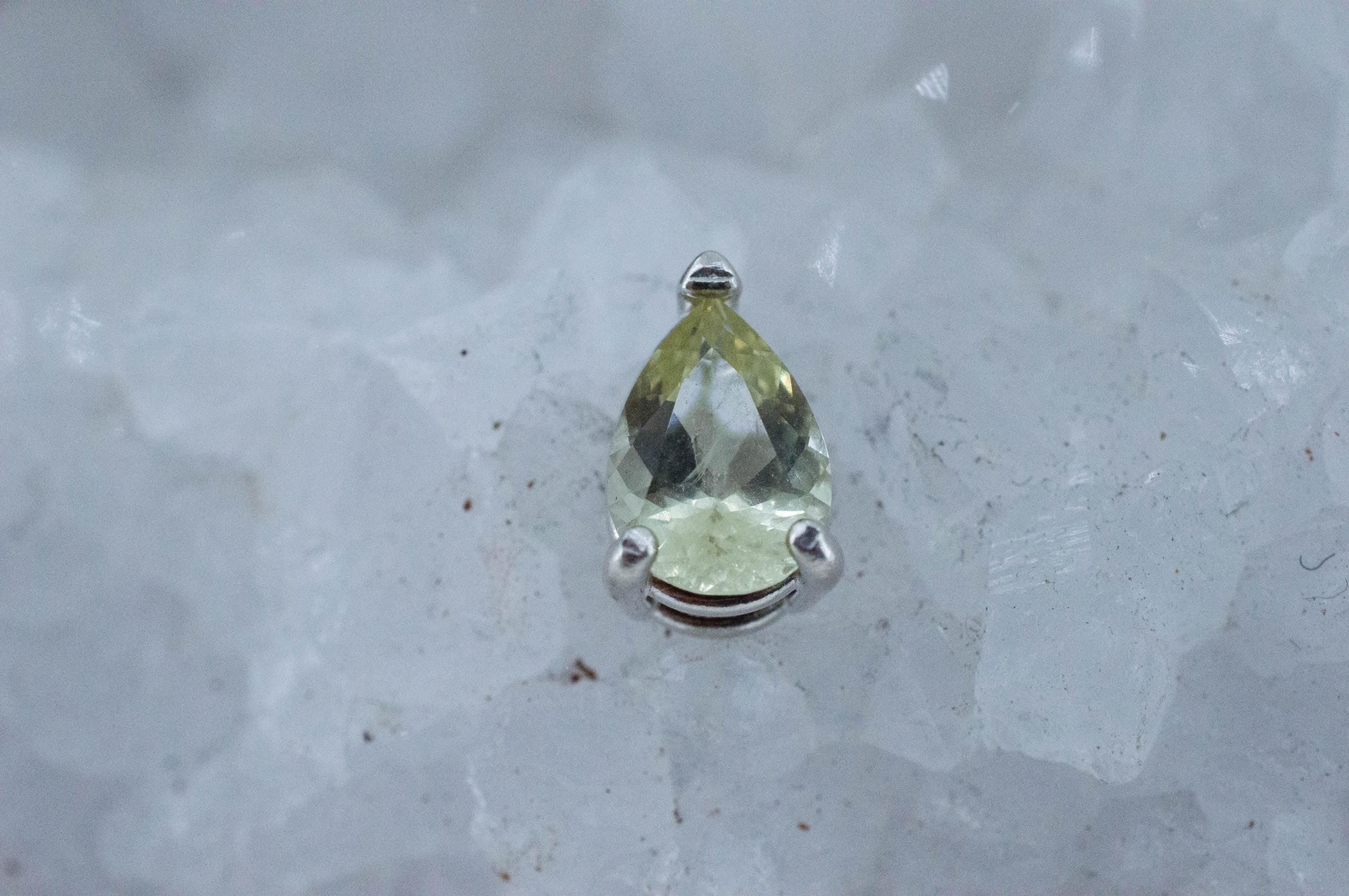 Heliodor Pendant, Natural Untreated Ukraine Golden Beryl; 1.300cts - Mark Oliver Gems