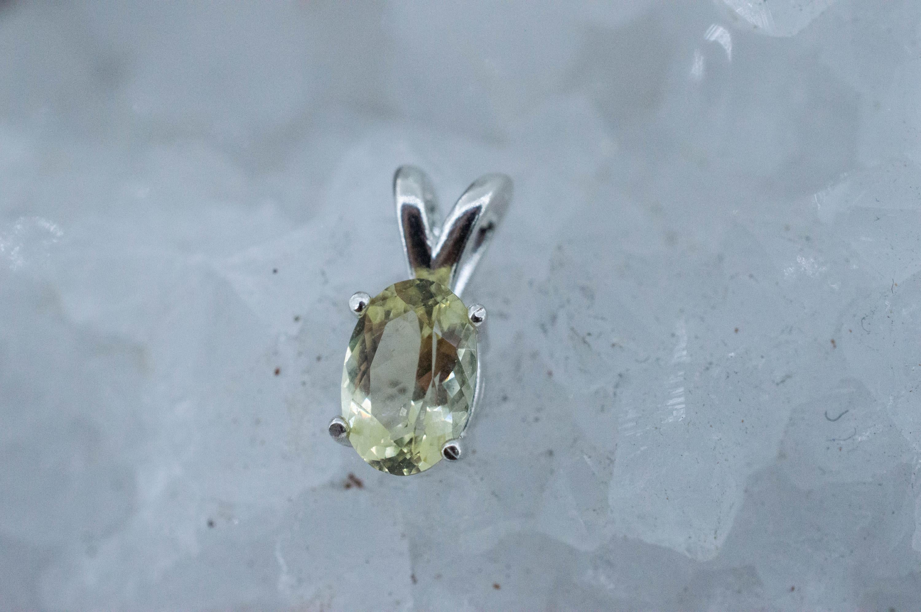 Heliodor Pendant, Natural Untreated Ukraine Golden Beryl; 1.720cts - Mark Oliver Gems