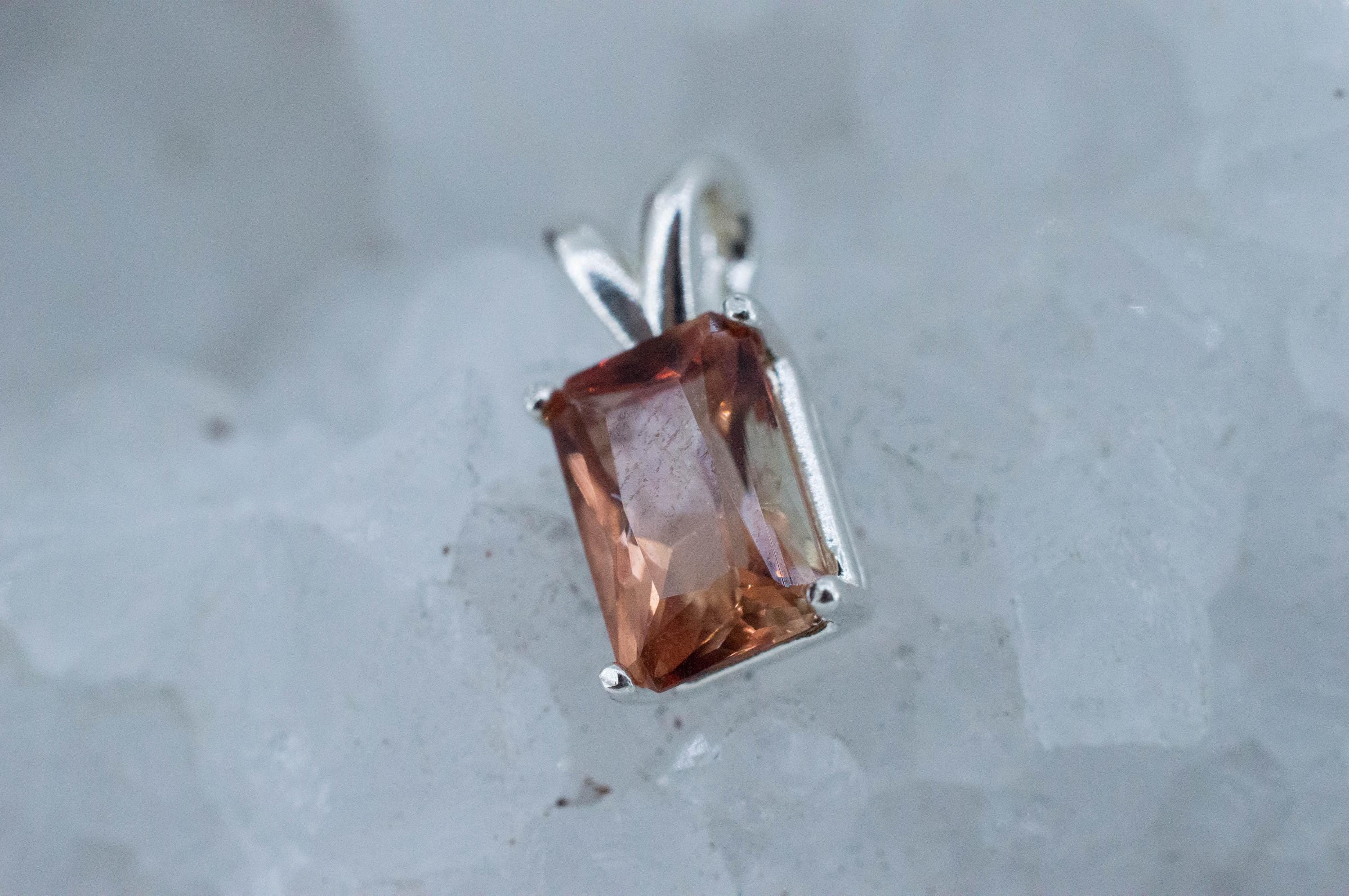 Oregon Sunstone Pendant, Natural Untreated Oregon Sunstone; 2.010cts - Mark Oliver Gems