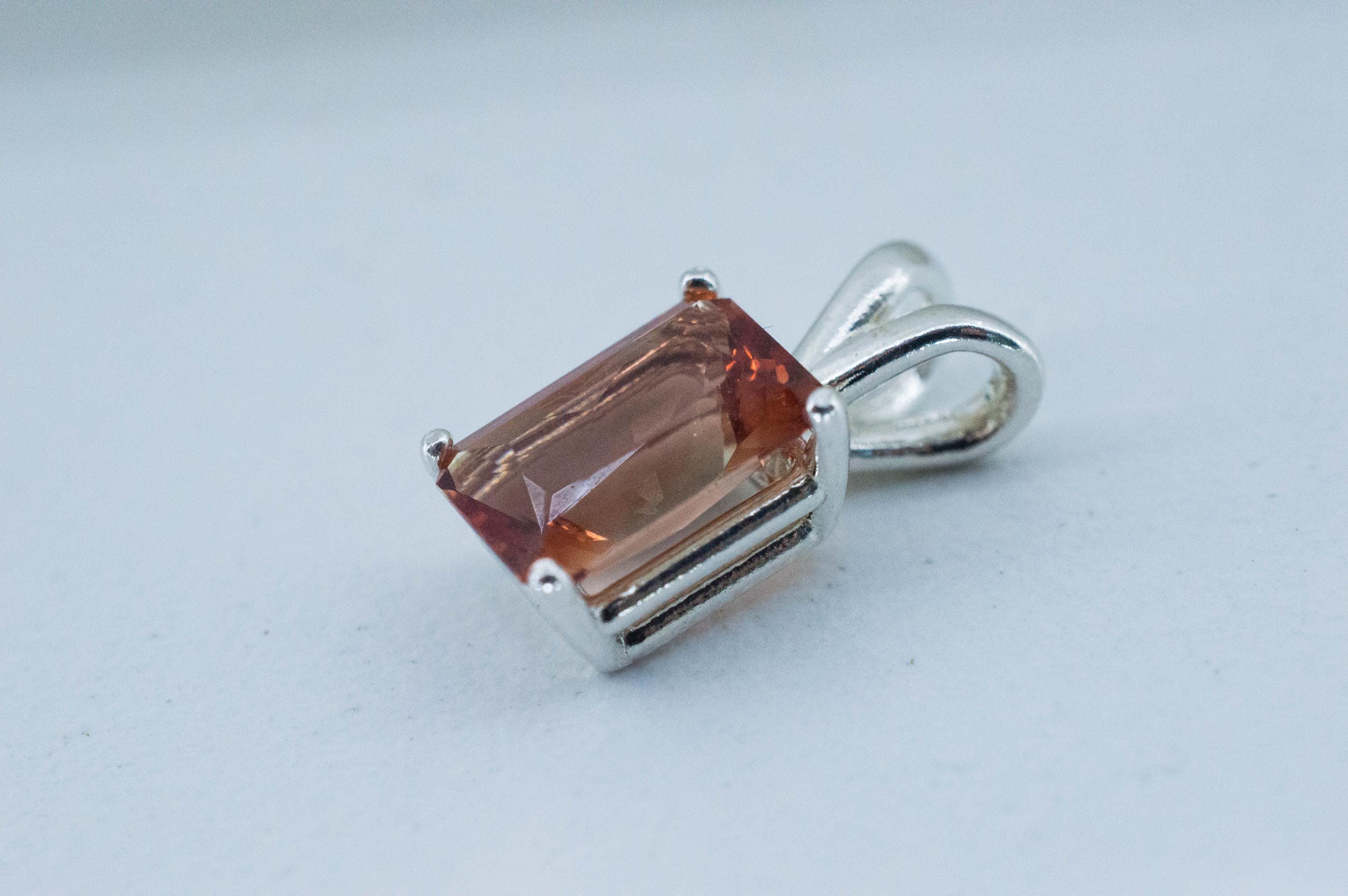 Oregon Sunstone Pendant, Natural Untreated Oregon Sunstone; 2.010cts - Mark Oliver Gems