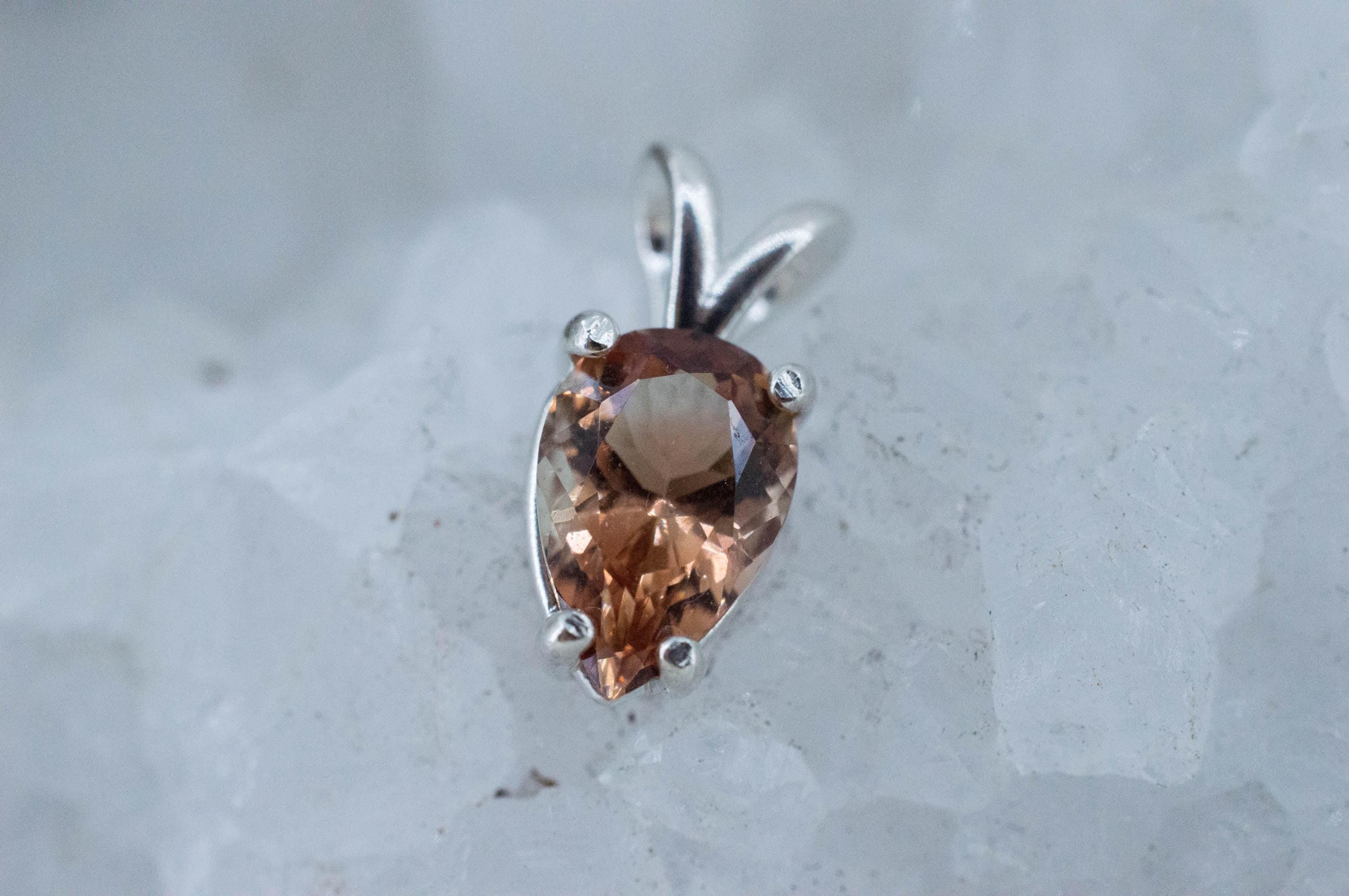 Oregon Sunstone Pendant, Natural Untreated Oregon Sunstone; 1.575cts - Mark Oliver Gems