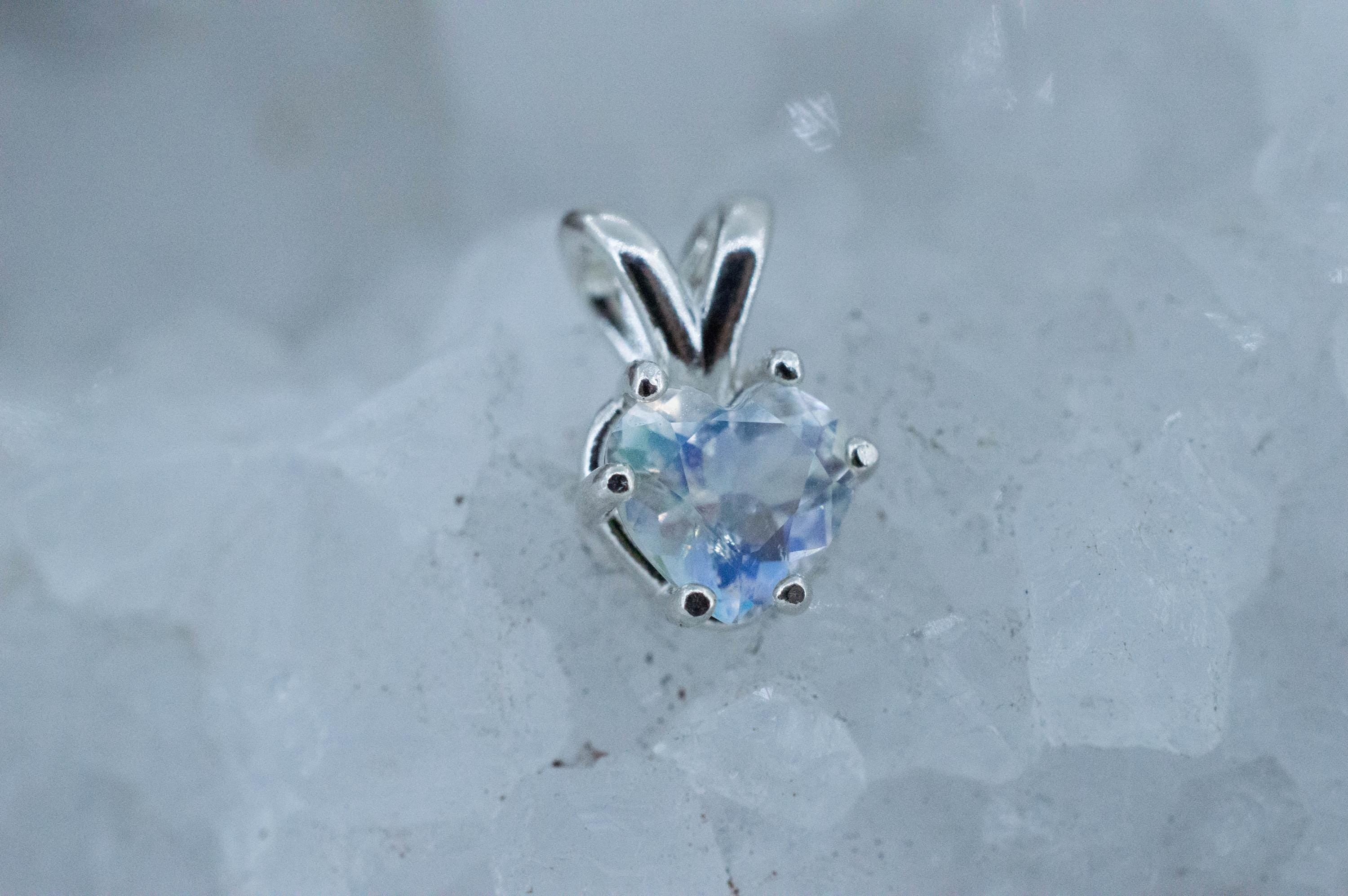 Rainbow Moonstone Pendant, Natural Untreated Madagascar Moonstone; 0.990cts